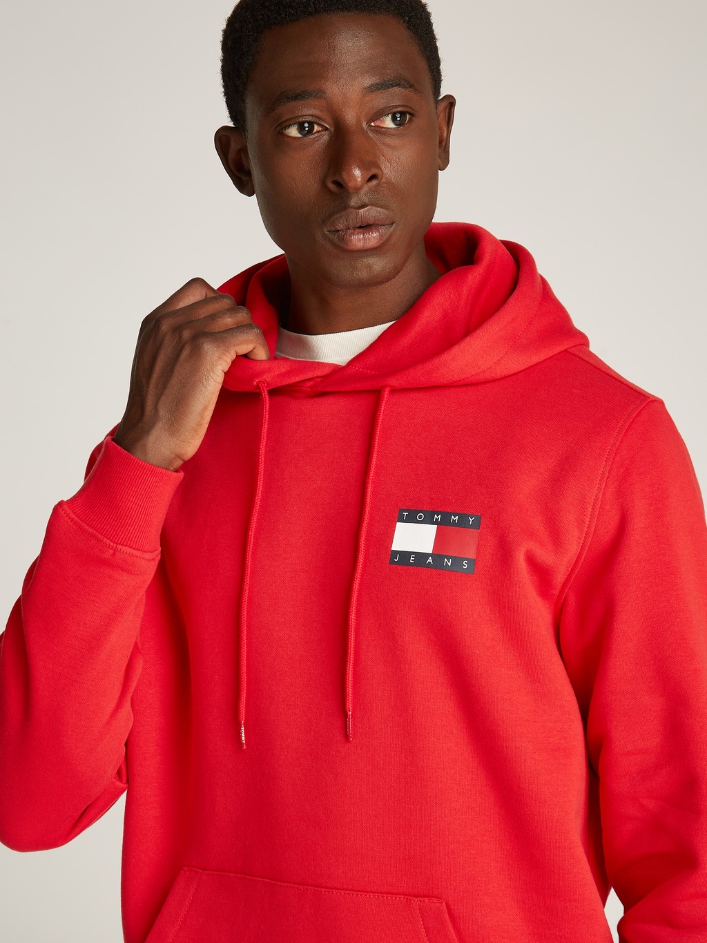 Tommy Jeans Sweatshirt "TJM REG ESSENTIAL FLAG HOOD EXT", mit bedruckten Ma günstig online kaufen