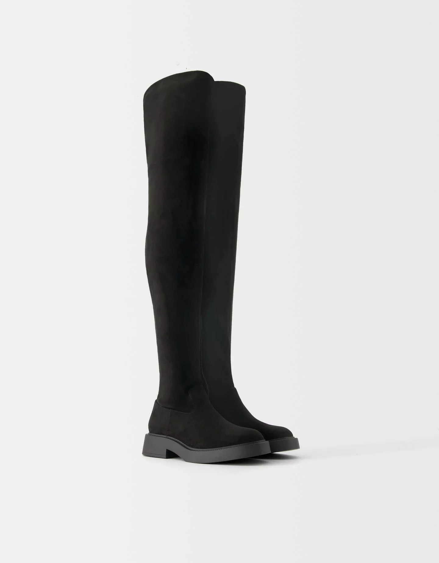 Bershka Körpernah Geschnittene Flache Langschaftstiefel Damen 36 Schwarz günstig online kaufen