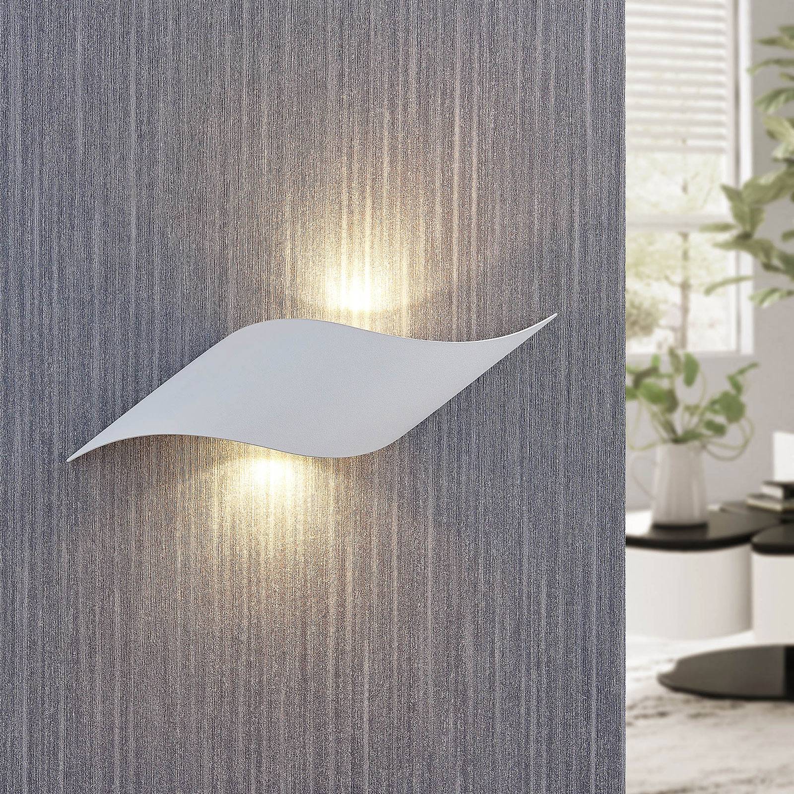 Lindby Salka LED-Wandleuchte aus weißem Stahl günstig online kaufen