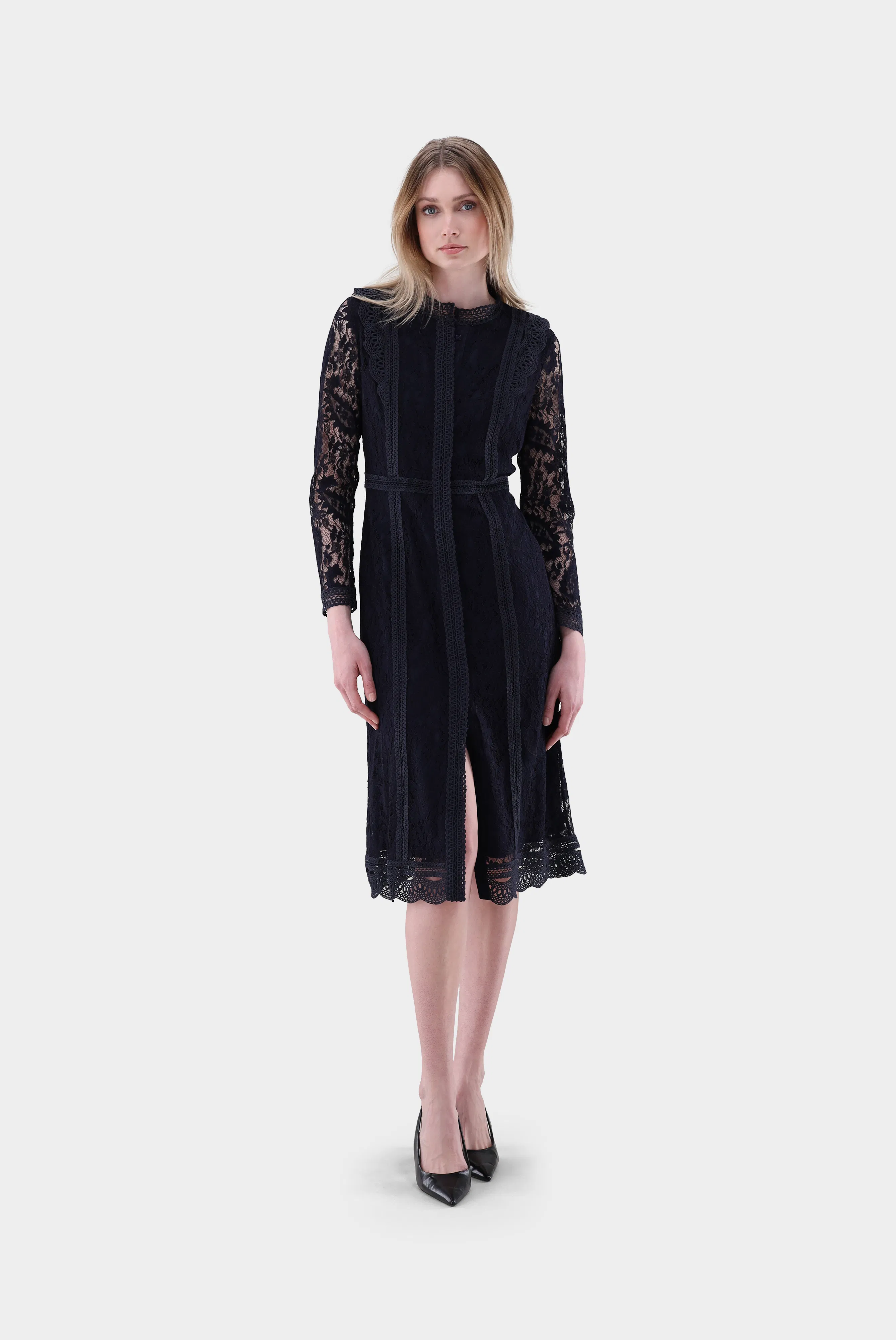 Tailliertes Kleid aus Spitze günstig online kaufen