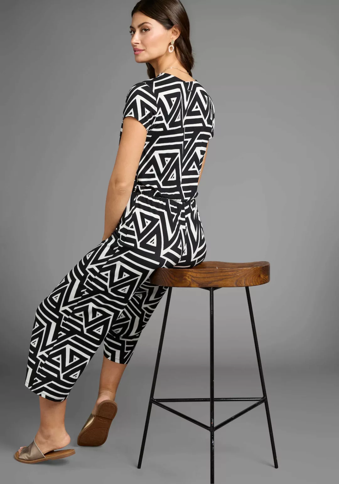 Laura Scott Jumpsuit mit V-Ausschnitt günstig online kaufen