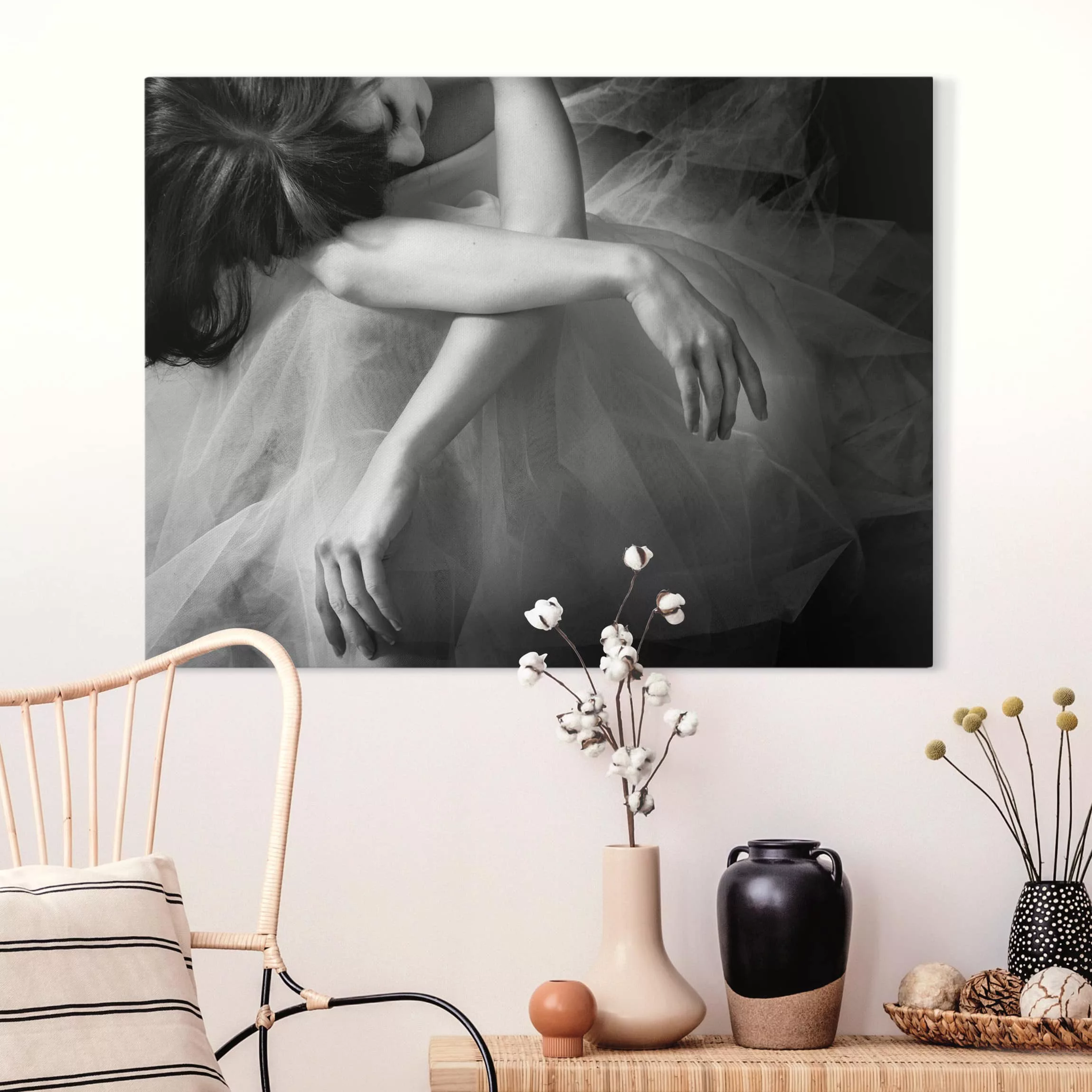 Leinwandbild Schwarz-Weiß - Querformat Die Hände einer Ballerina günstig online kaufen