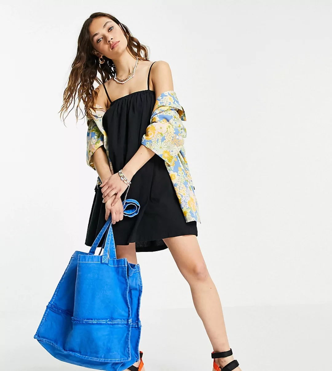 COLLUSION – Strukturiertes, kurzes Camisole-Sommerkleid in Schwarz günstig online kaufen