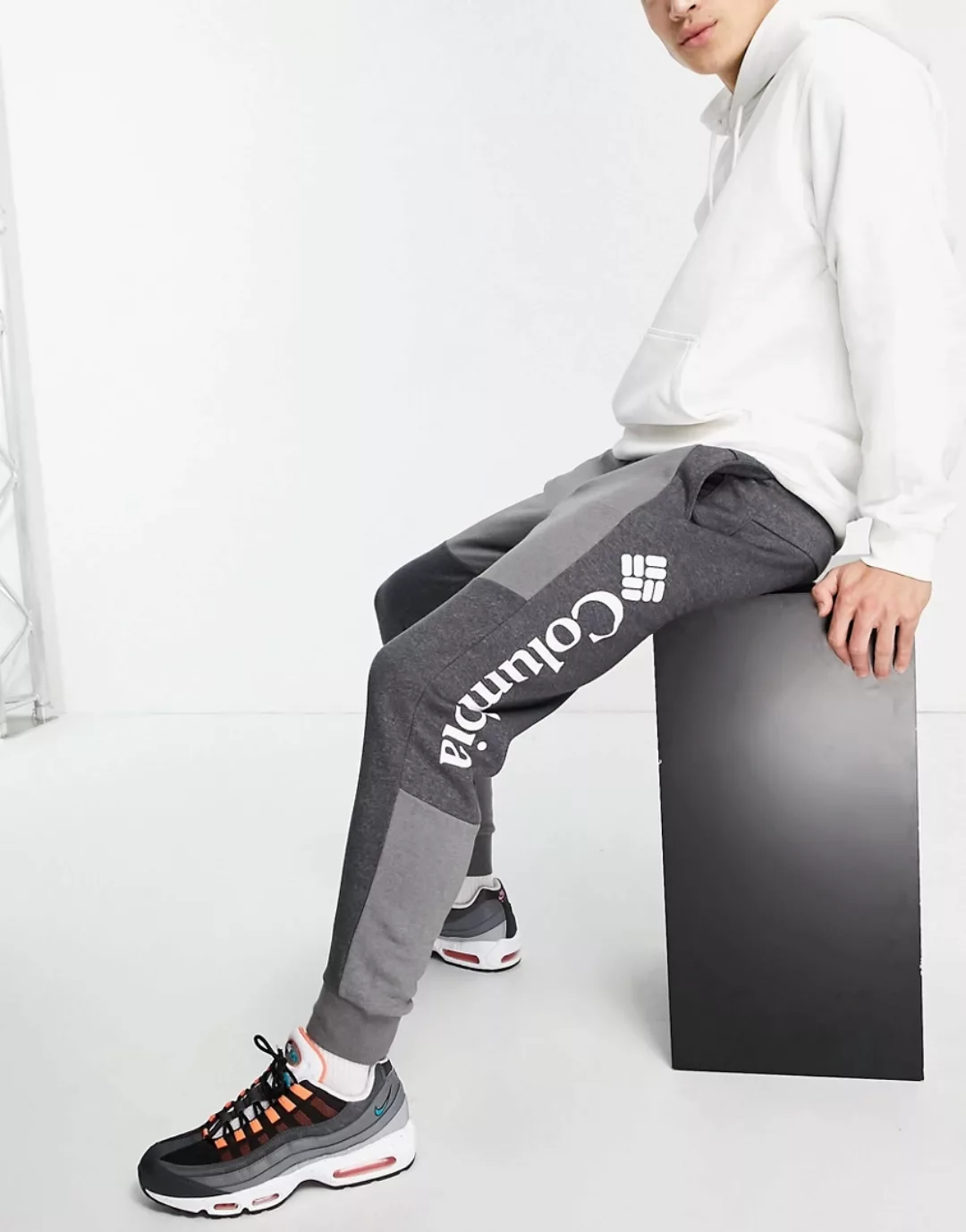 Columbia – Lodge – Jogginghose in Grau mit Blockfarbendesign günstig online kaufen