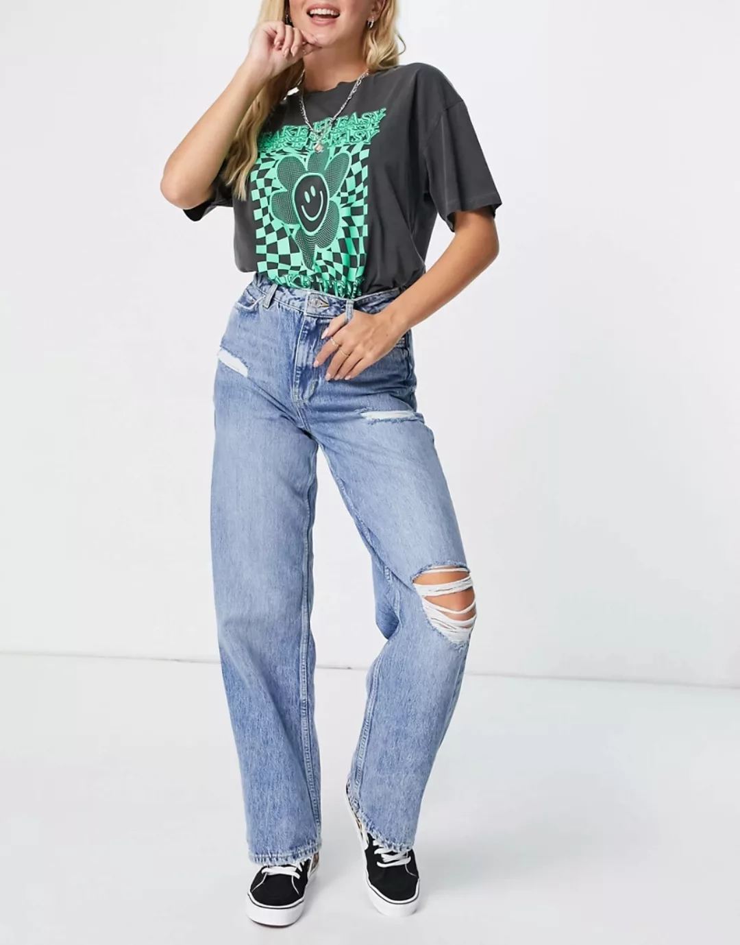 New Look – Jeans mit Zierrissen und geradem Bein in Hellblau günstig online kaufen