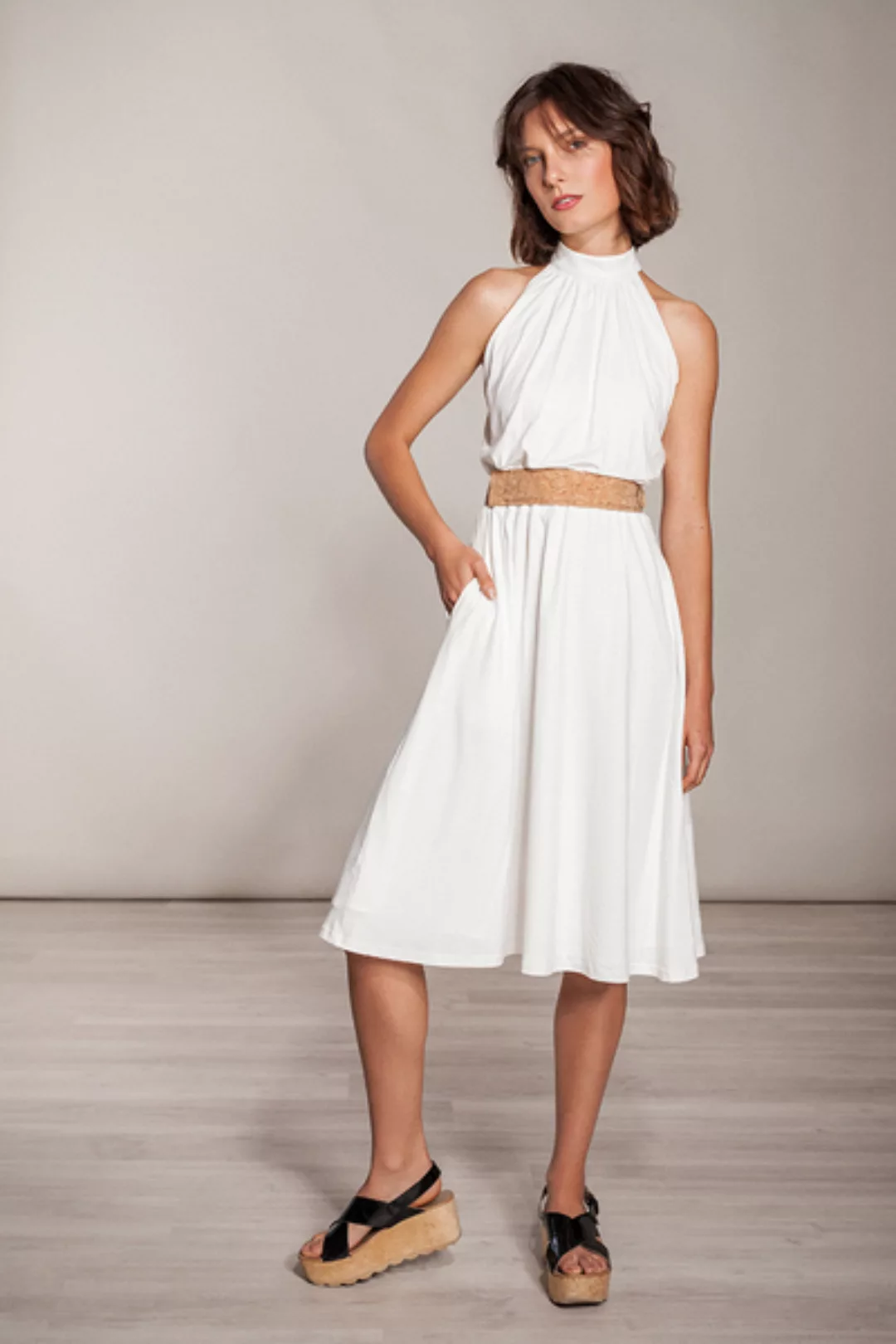 Knielanges Kleid Stehkragen Tailliert Raffung Ärmellos Viskose Weiß Oder Ro günstig online kaufen