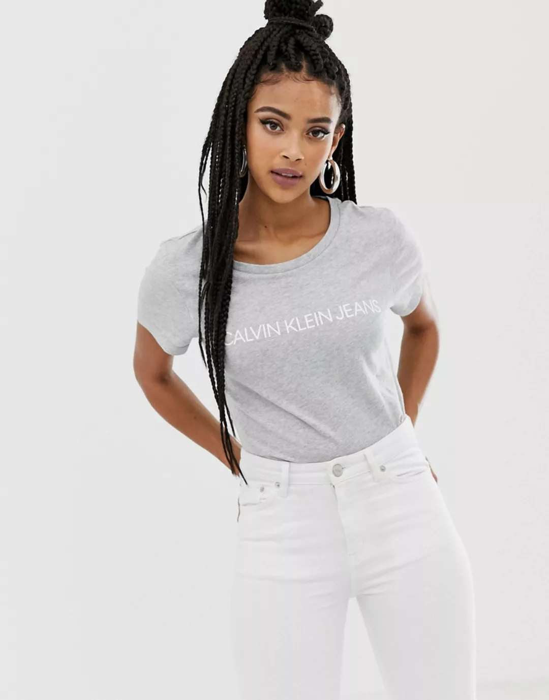 Calvin Klein Jeans – Schmal geschnittenes T-Shirt mit Logo-Schriftzug-Grau günstig online kaufen