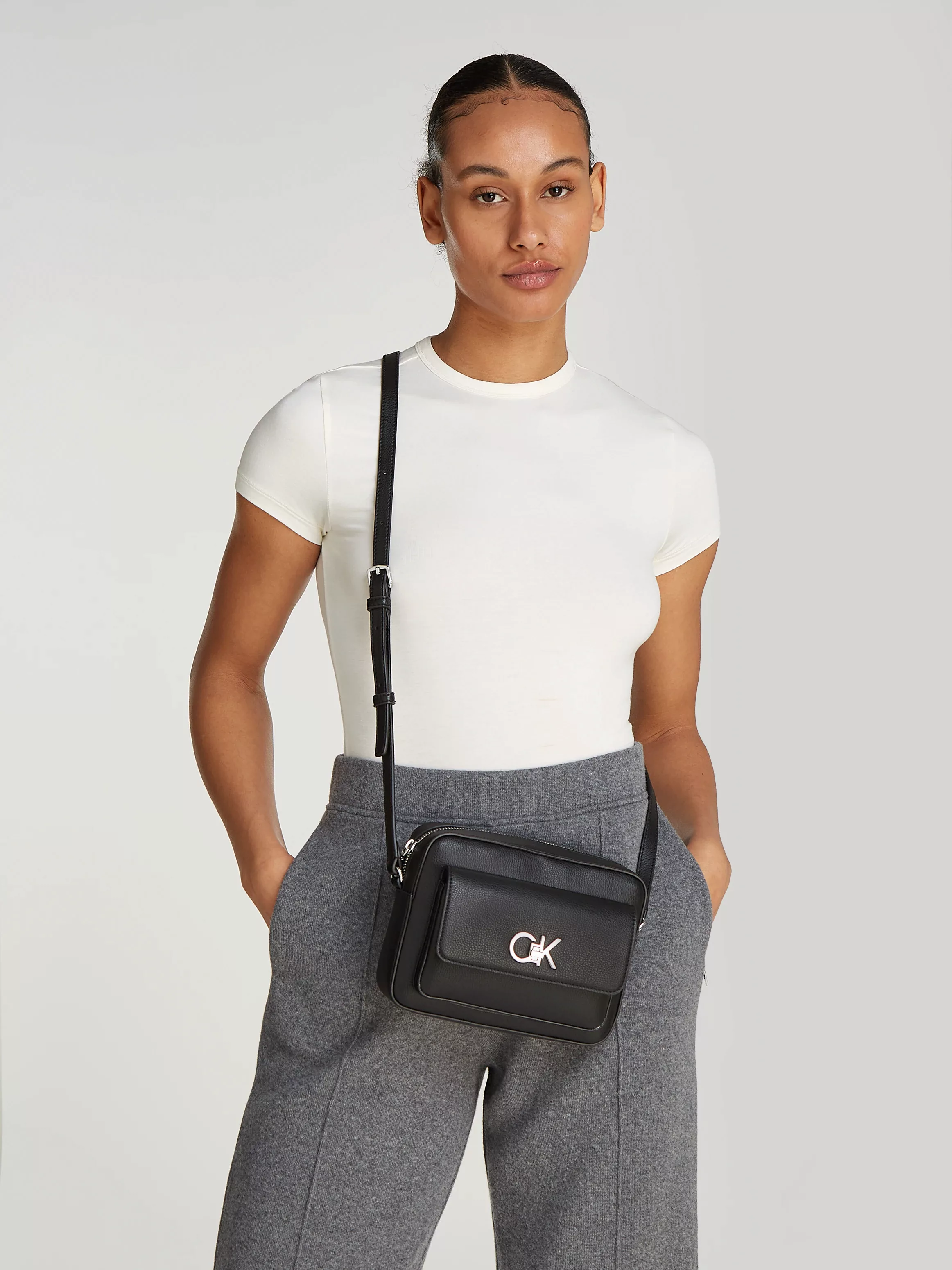 Calvin Klein Umhängetasche "RE-LOCK CAMERA BAG W/FLAP PBL", Handtasche Dame günstig online kaufen