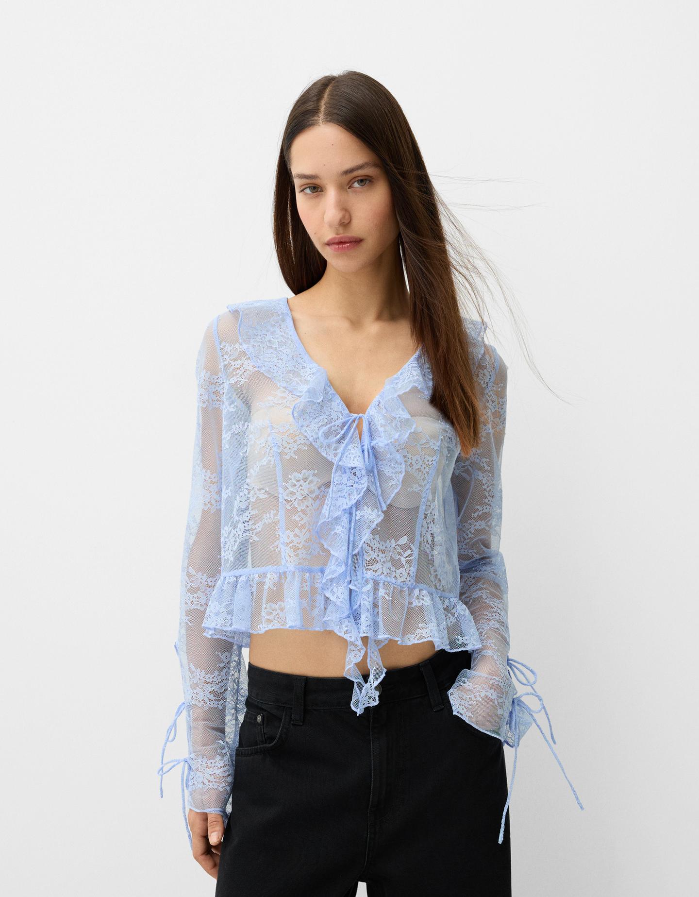 Bershka Bluse Mit Volants Und Spitzenkante Damen M Hellblau günstig online kaufen