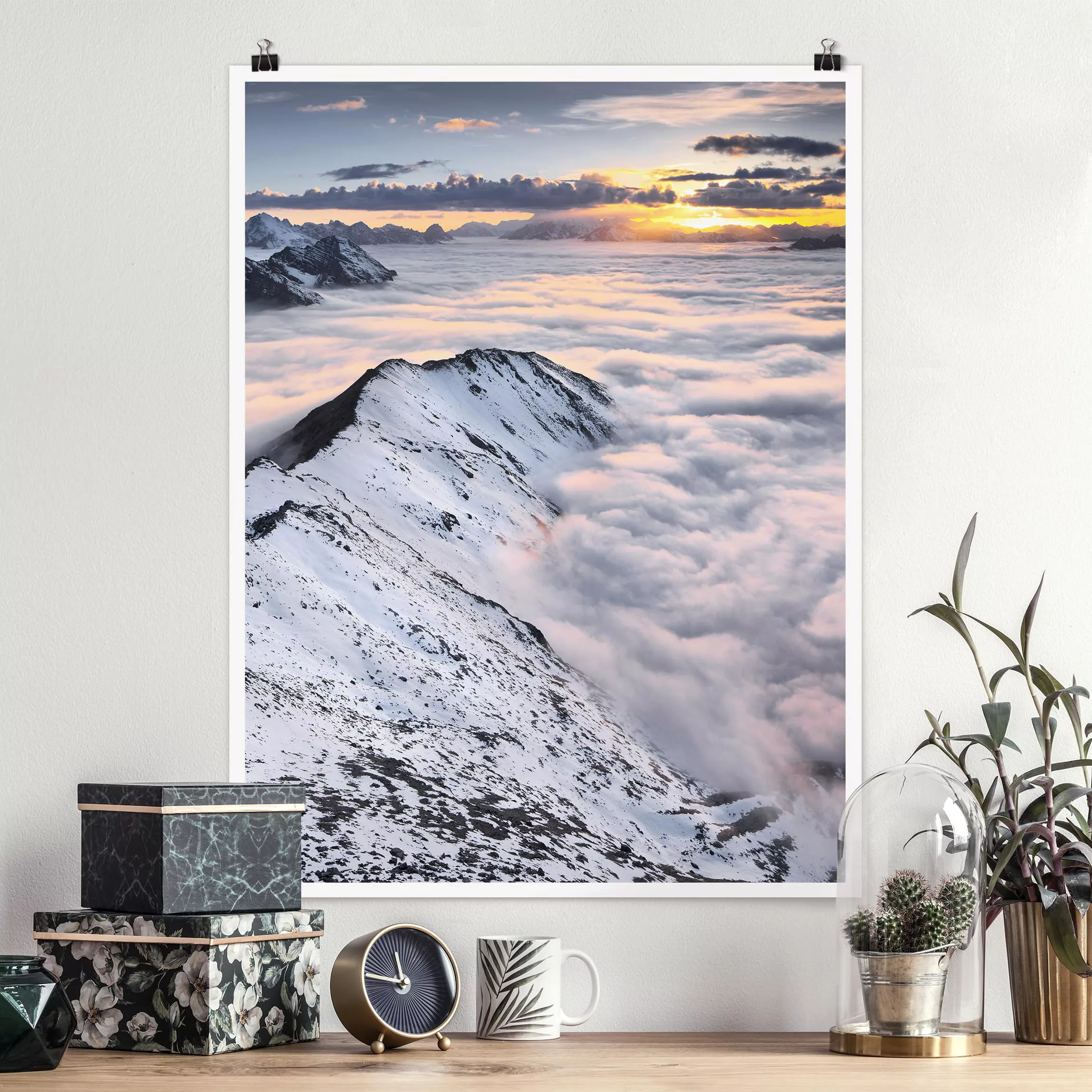 Poster Natur & Landschaft - Hochformat Blick über Wolken und Berge günstig online kaufen