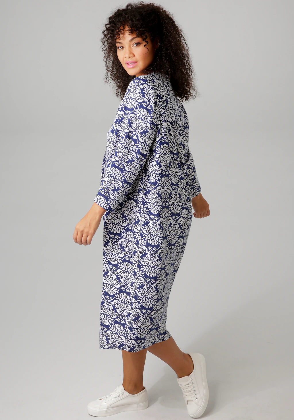 Aniston PLUS Sommerkleid, mit farbharmonischem, graphischem Druck günstig online kaufen