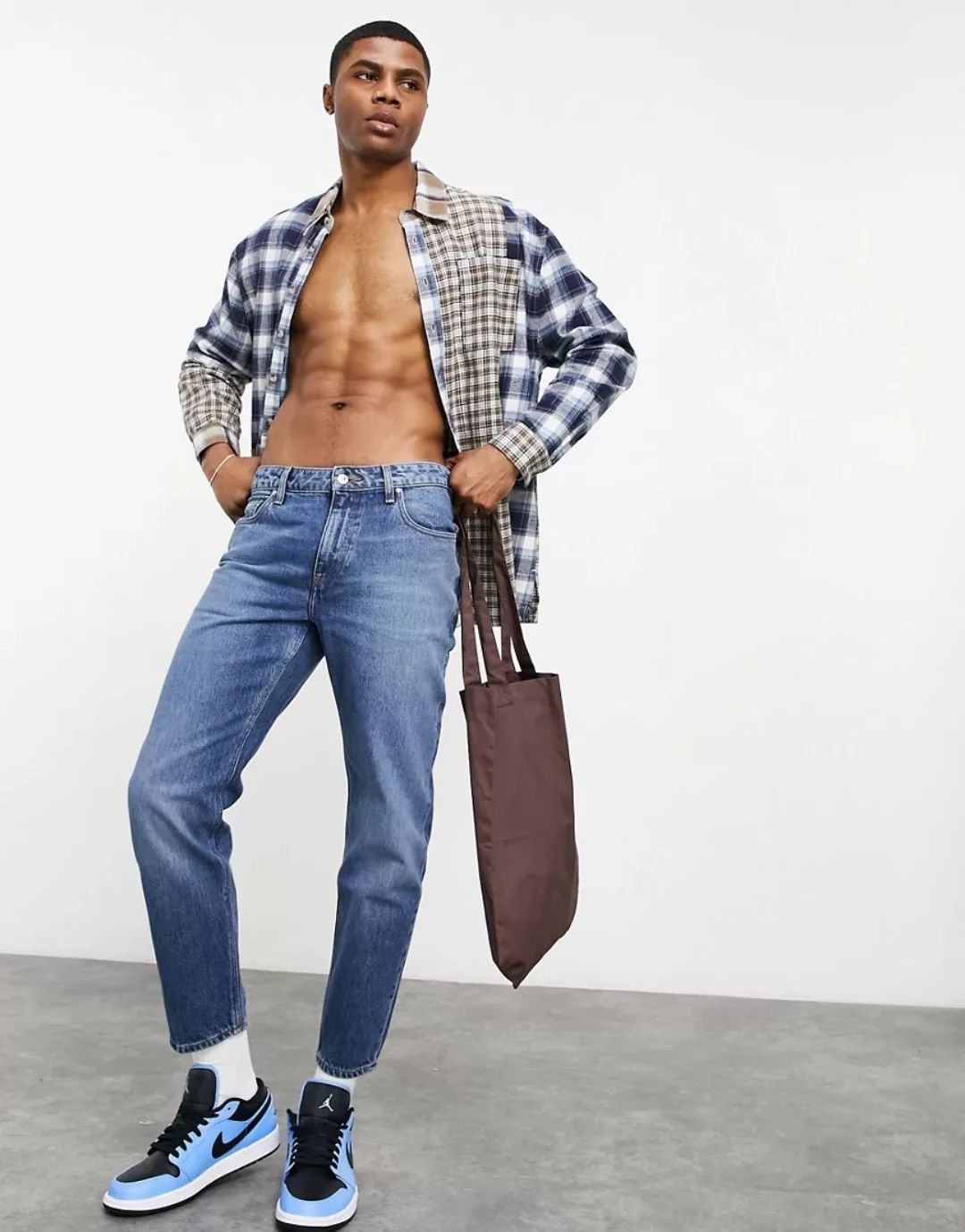 ASOS DESIGN – Klassische, feste Jeans in blauer „Less Thirsty“-Waschung günstig online kaufen