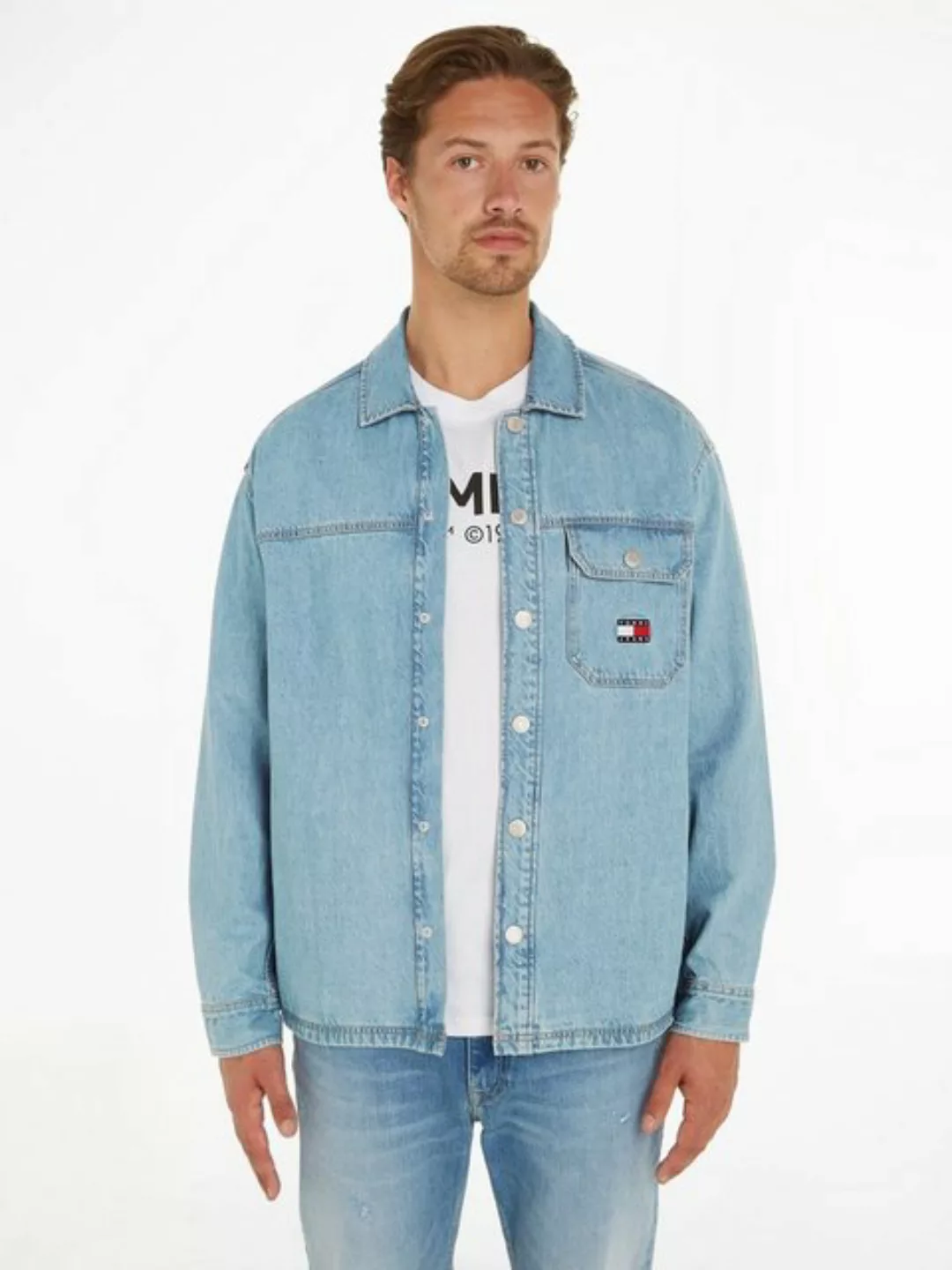 Tommy Jeans Jeanshemd TJM ESSENTIAL DENIM OVERSHIRT mit knöpfbarer Brusttas günstig online kaufen