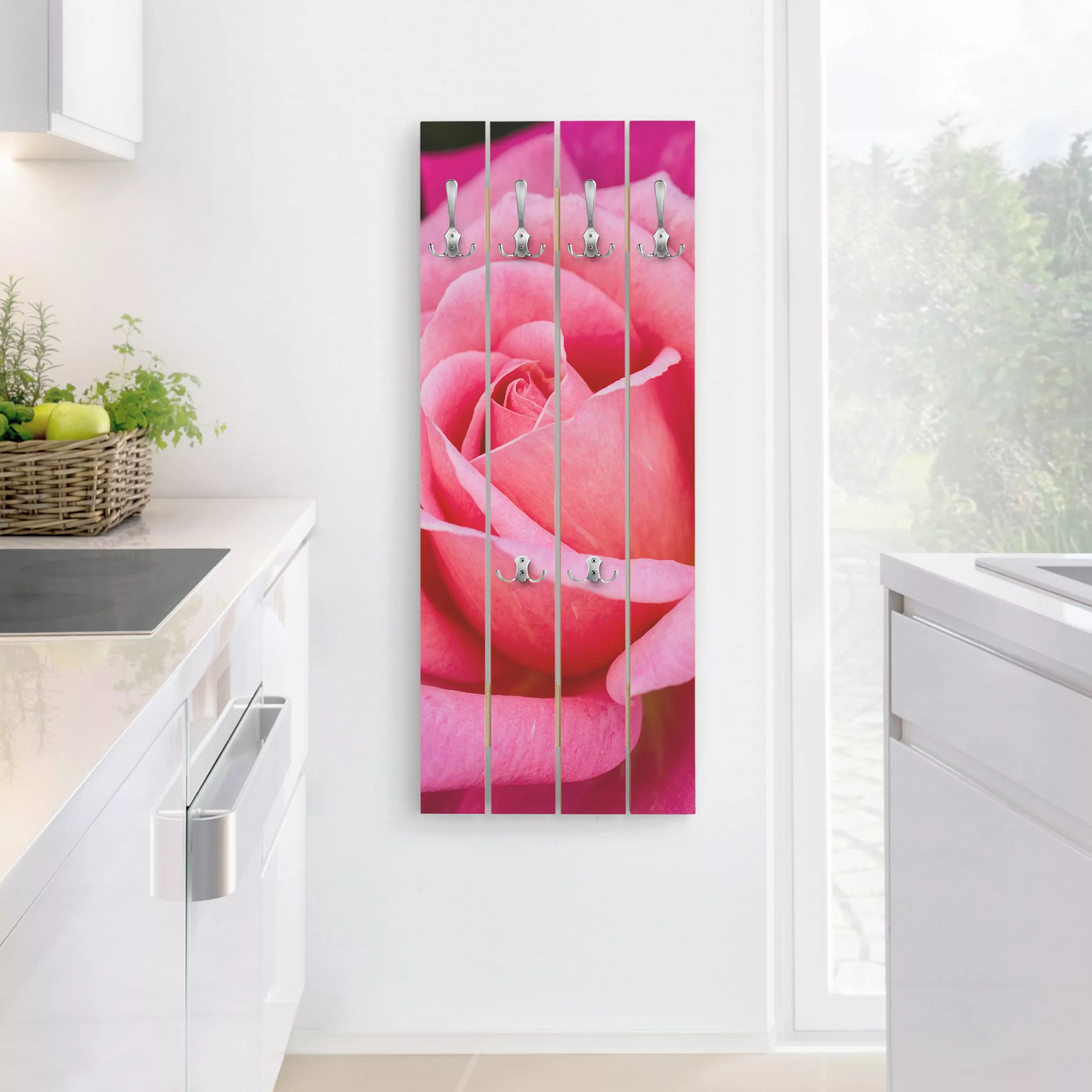 Wandgarderobe Pinke Rosenblüte vor Grün günstig online kaufen