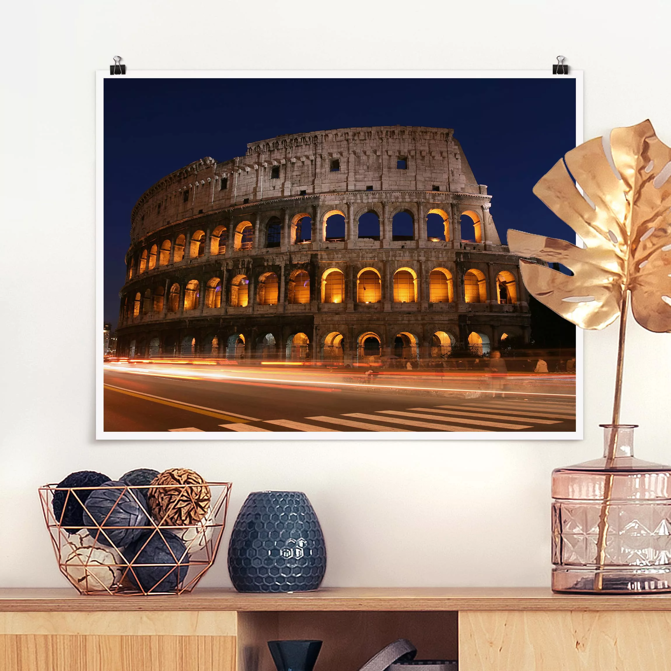 Poster Architektur & Skyline - Querformat Colosseum in Rom bei Nacht günstig online kaufen