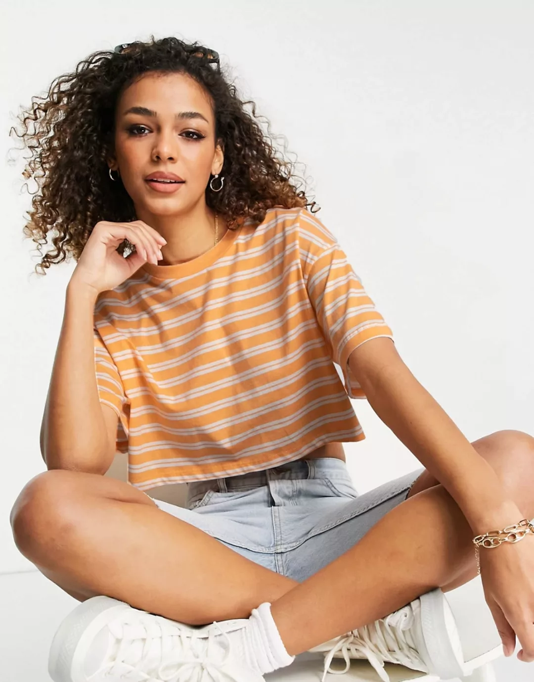 ASOS DESIGN – Gestreiftes Oversize-T-Shirt mit kurzem Schnitt in Orange-Meh günstig online kaufen