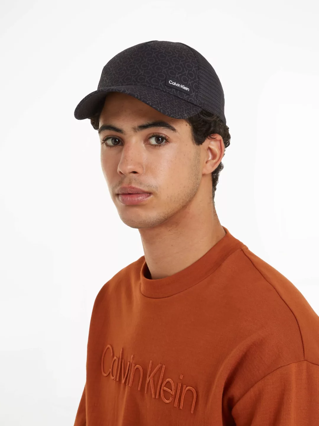 Calvin Klein Trucker Cap "ESSENTIAL PATCH TRUCKER MONO", mit Logoprägung günstig online kaufen