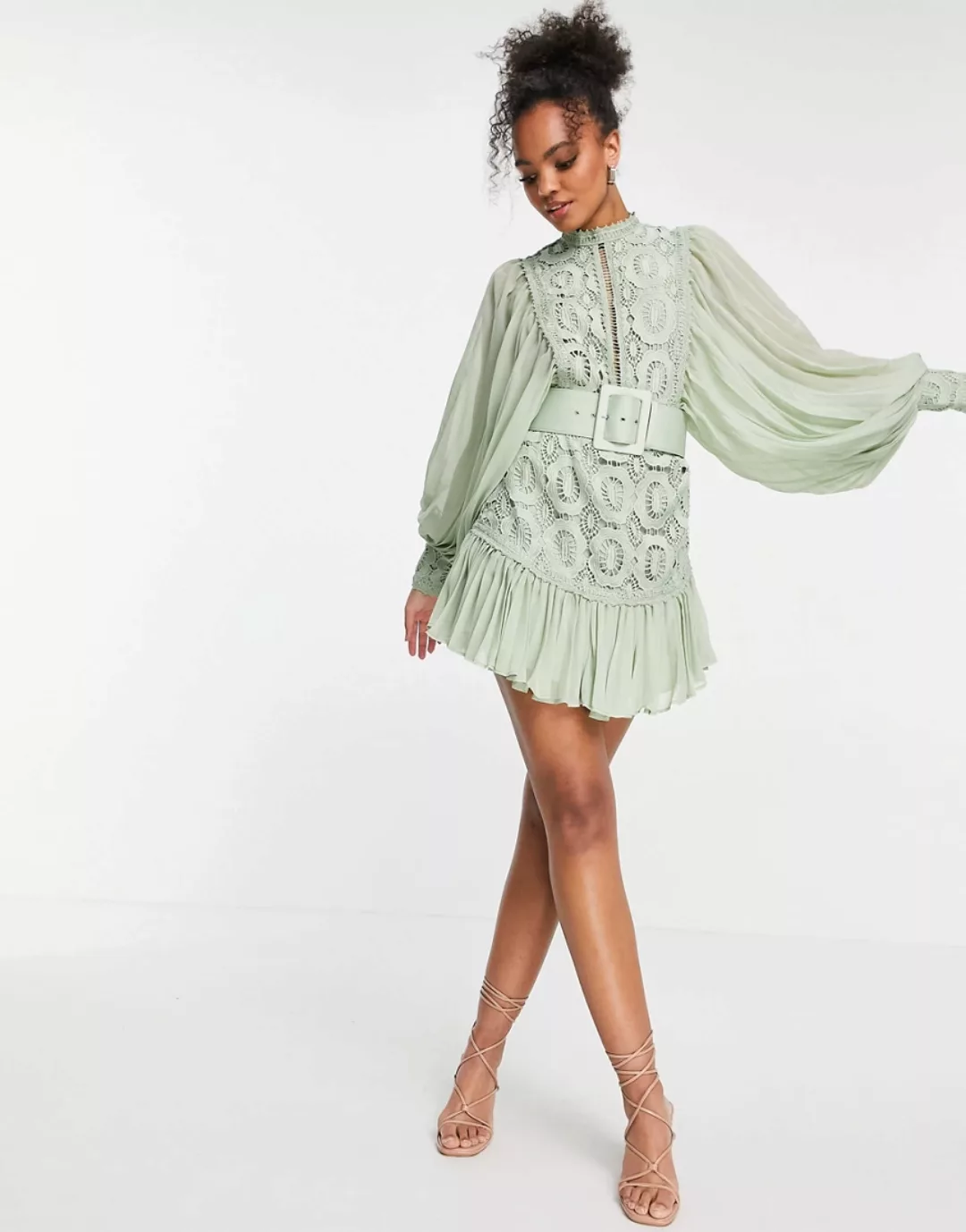 ASOS DESIGN – Minikleid mit plissiertem Ärmel und Gürtel in Graugrün günstig online kaufen