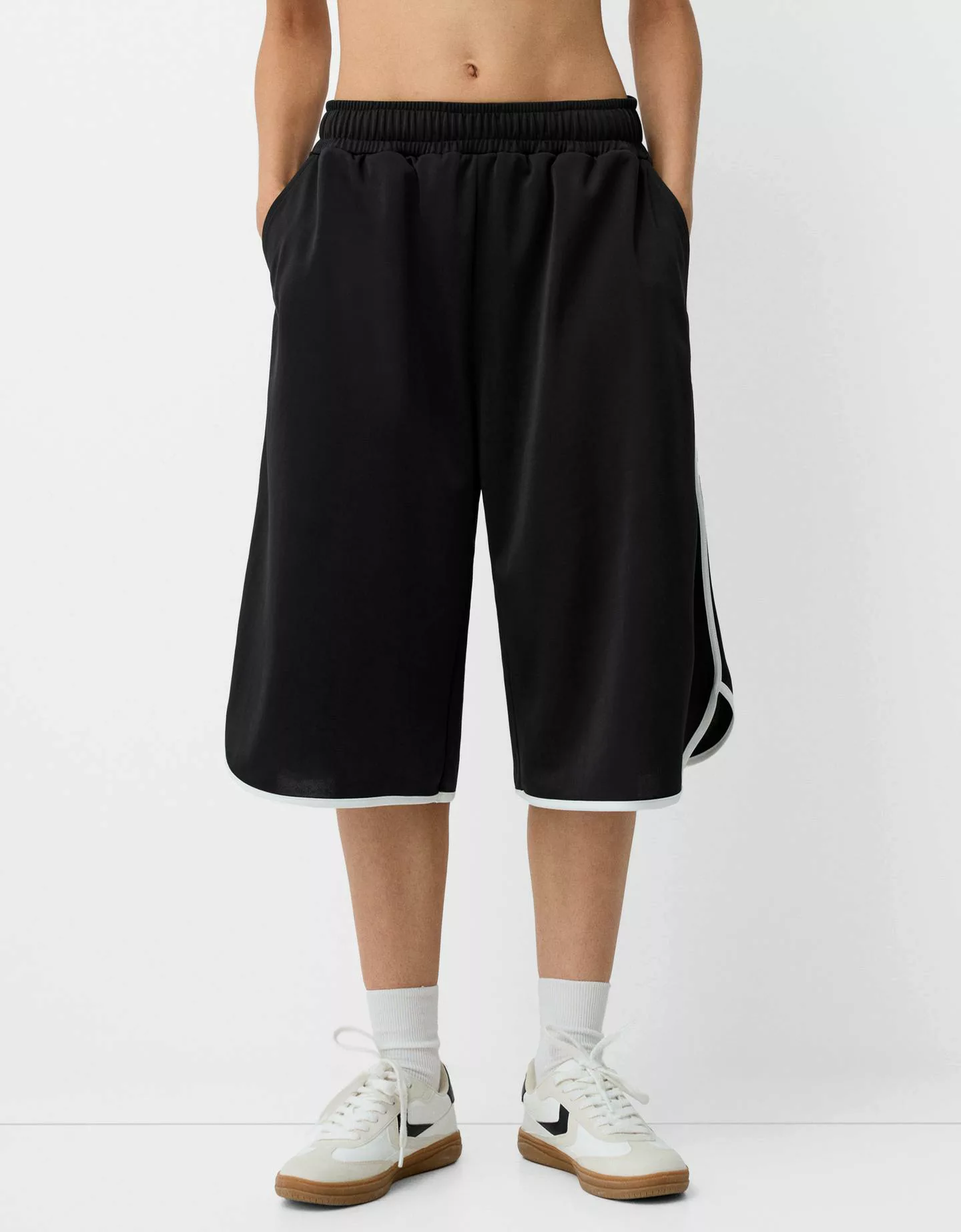 Bershka Retro-Bermudas In Caprilänge Damen M Schwarz günstig online kaufen