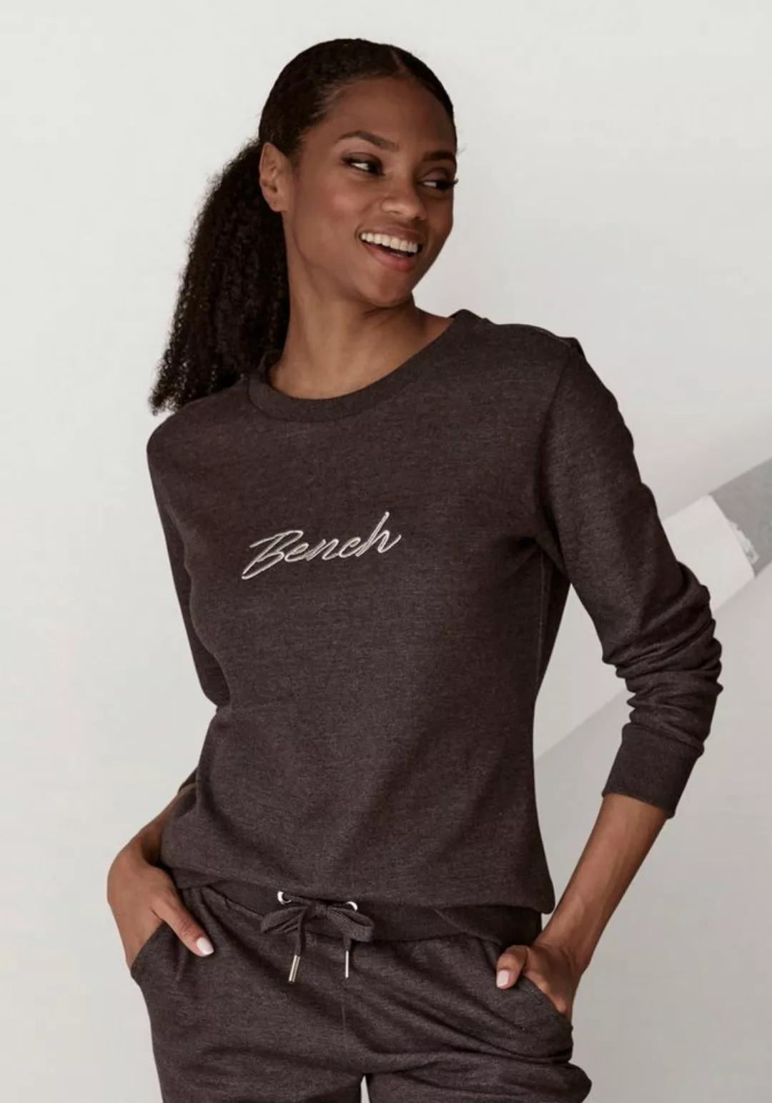 Bench. Loungewear Sweatshirt mit glänzender Logostickerei, Loungewear günstig online kaufen