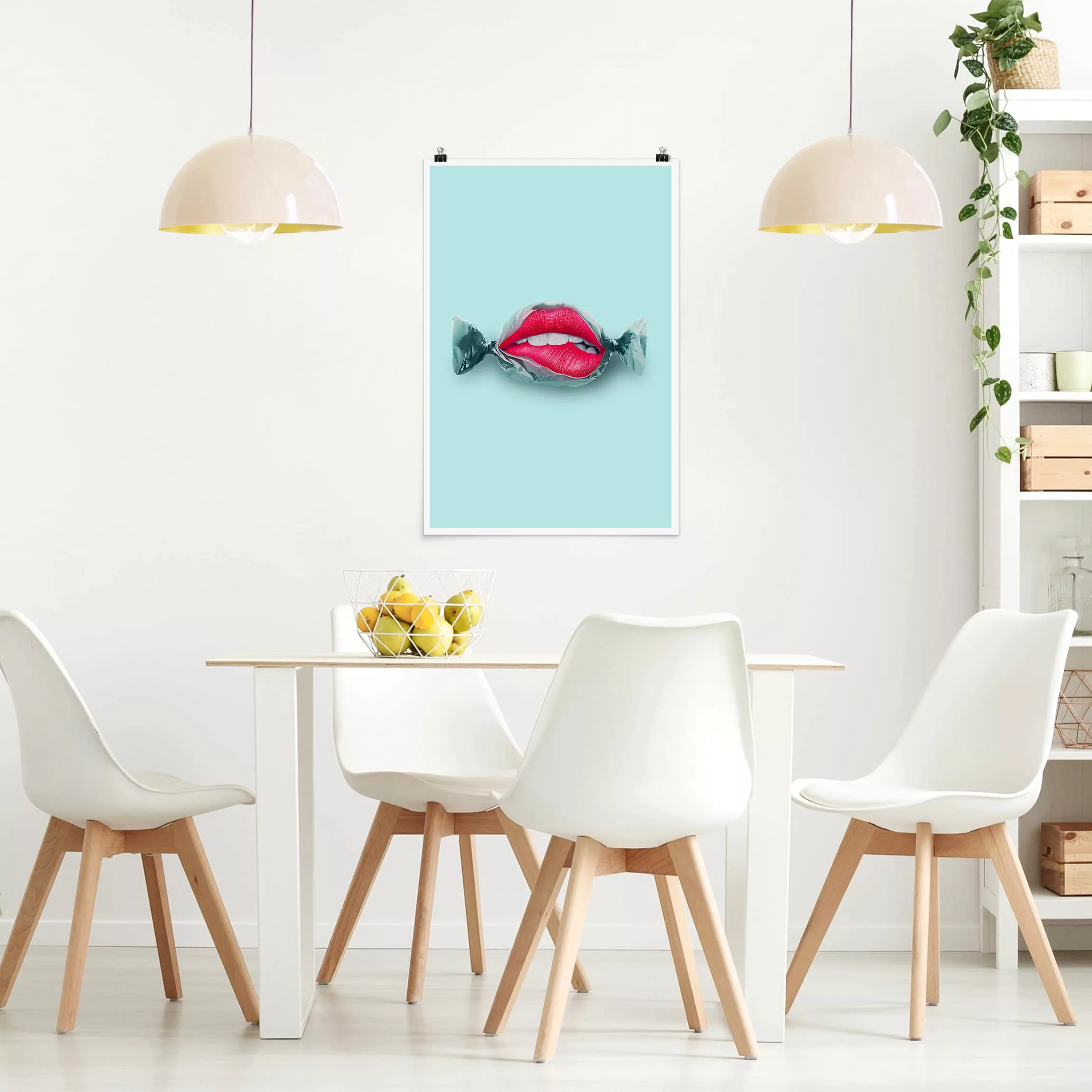 Poster - Hochformat Bonbon mit Lippen günstig online kaufen