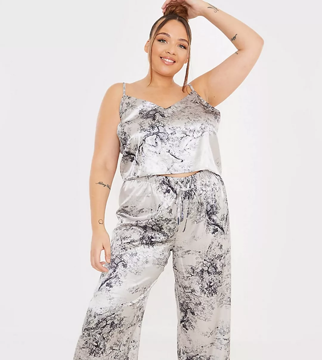In The Style Plus x Lorna Luxe – Set aus Pyjama-Camisole und Hose aus Satin günstig online kaufen