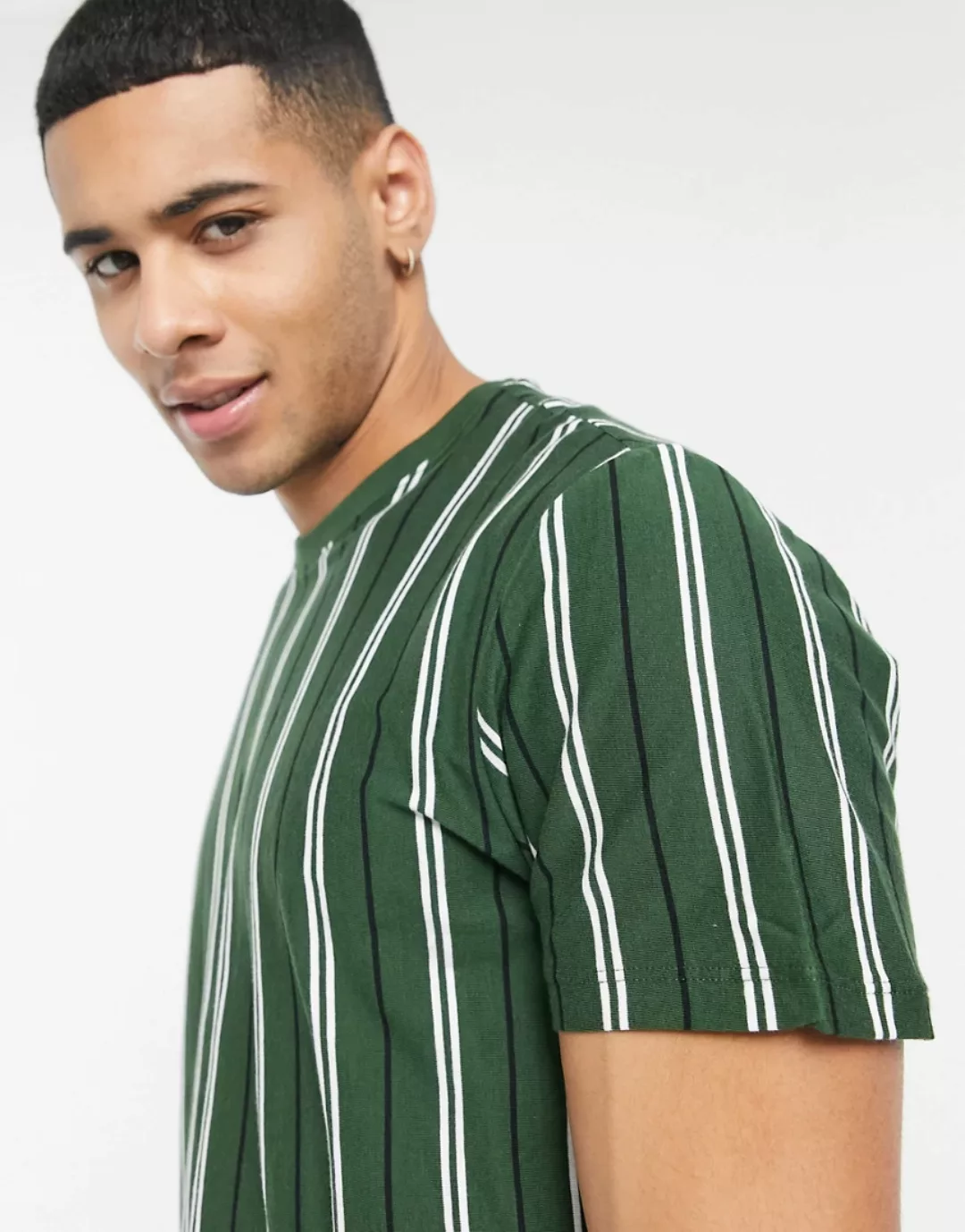 New Look – Oversize-T-Shirt mit vertikalen Streifen in Dunkelgrün günstig online kaufen