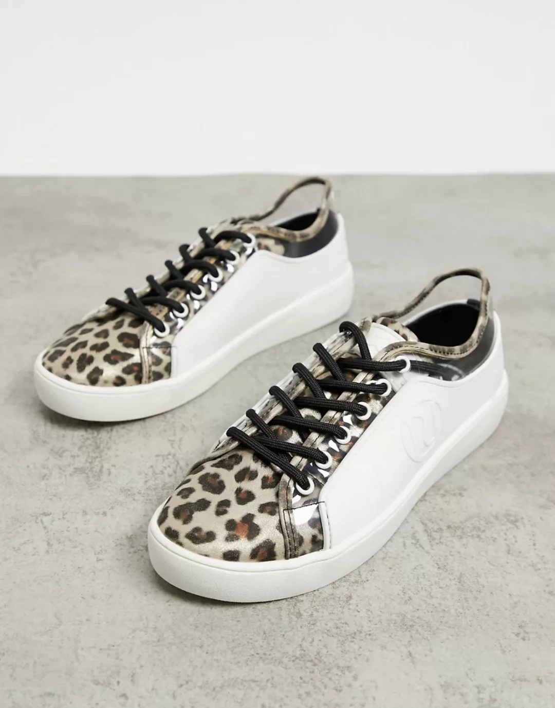 River Island – Sneaker mit Leopardenmuster und Nieten in Weiß günstig online kaufen