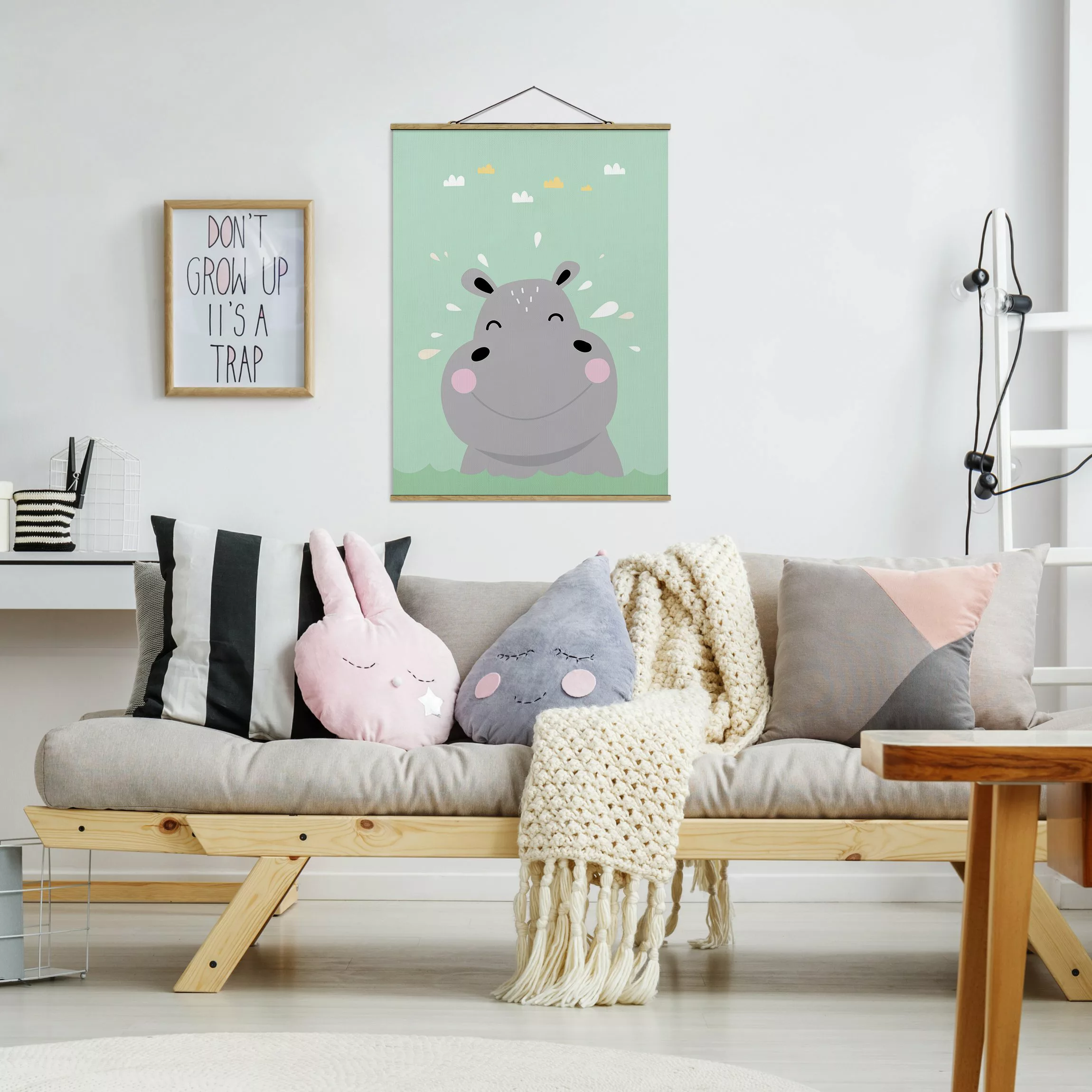 Stoffbild Tiere mit Posterleisten - Hochformat Das glückliche Nilpferd günstig online kaufen