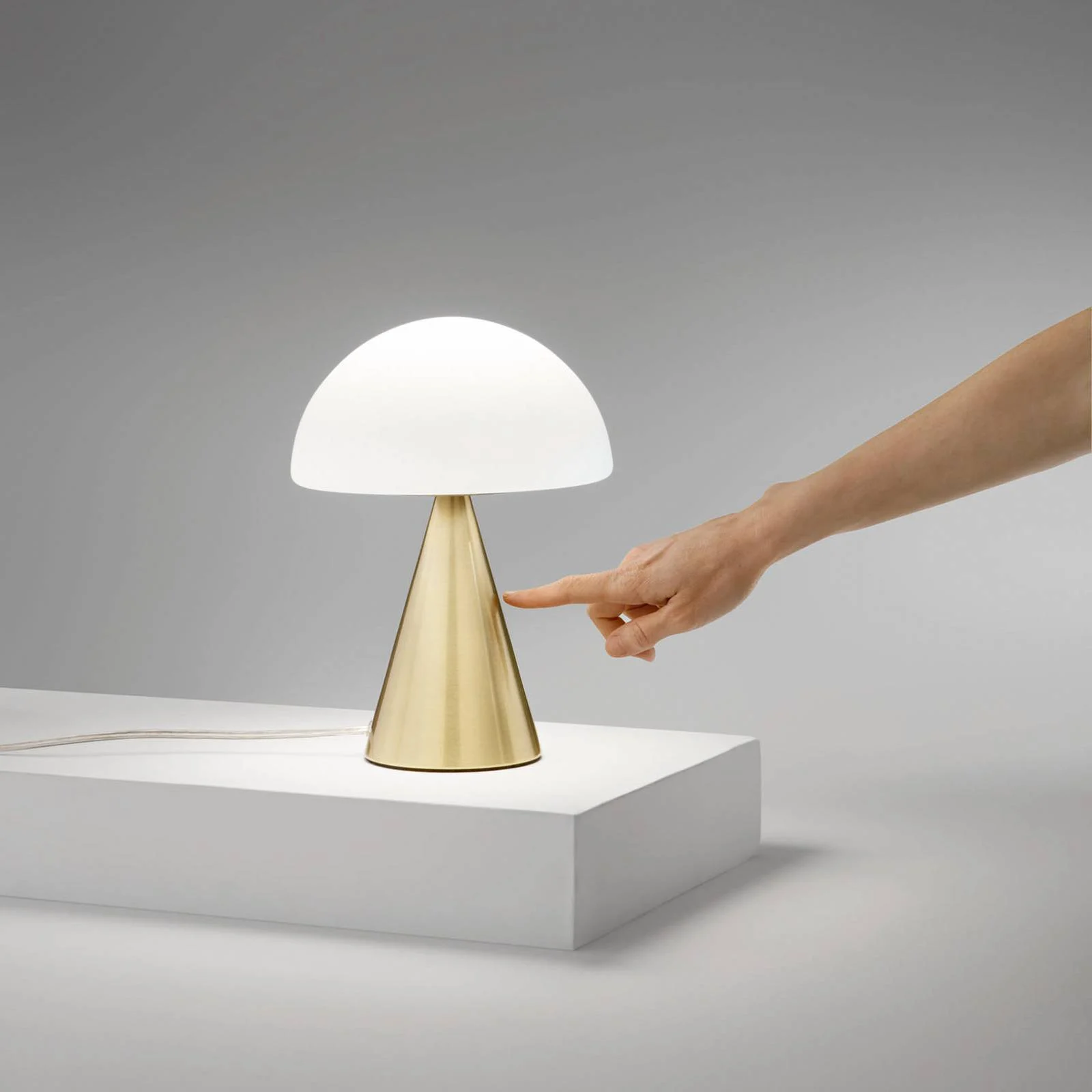LED-Tischlampe Blip, messing/weiß, Glas, CCT, Touchdimmer günstig online kaufen