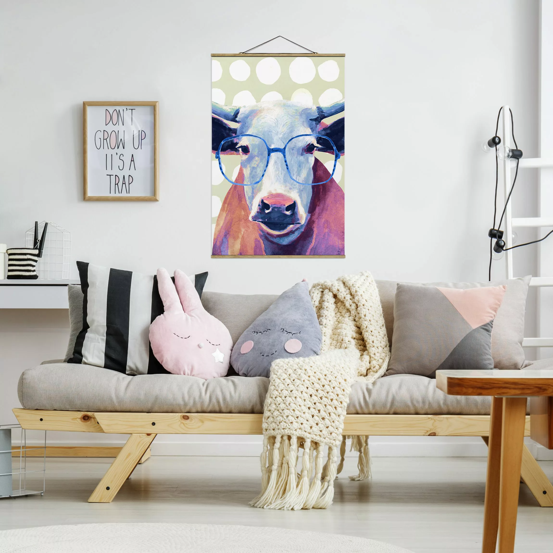 Stoffbild Tiere mit Posterleisten - Hochformat Bebrillte Tiere - Kuh günstig online kaufen