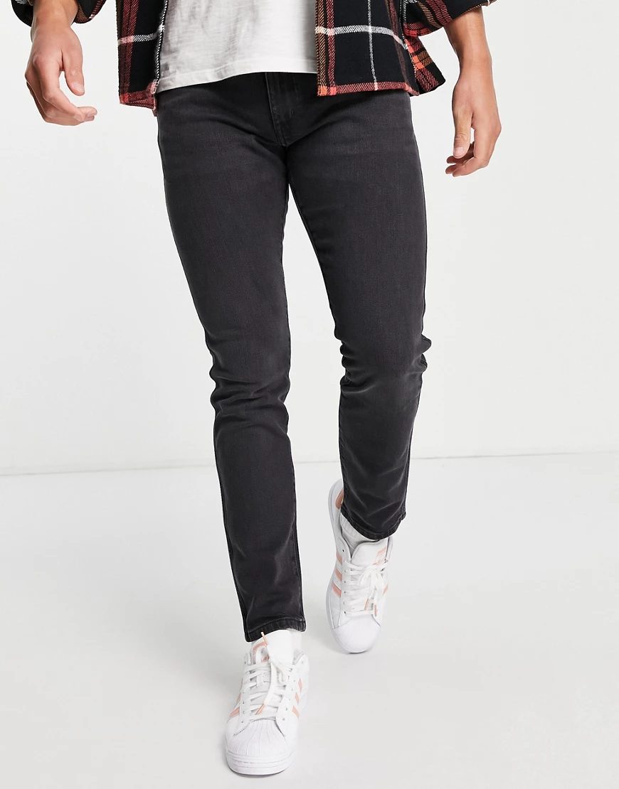 Wrangler – Larston – Jeans mit schmalem Schnitt-Schwarz günstig online kaufen