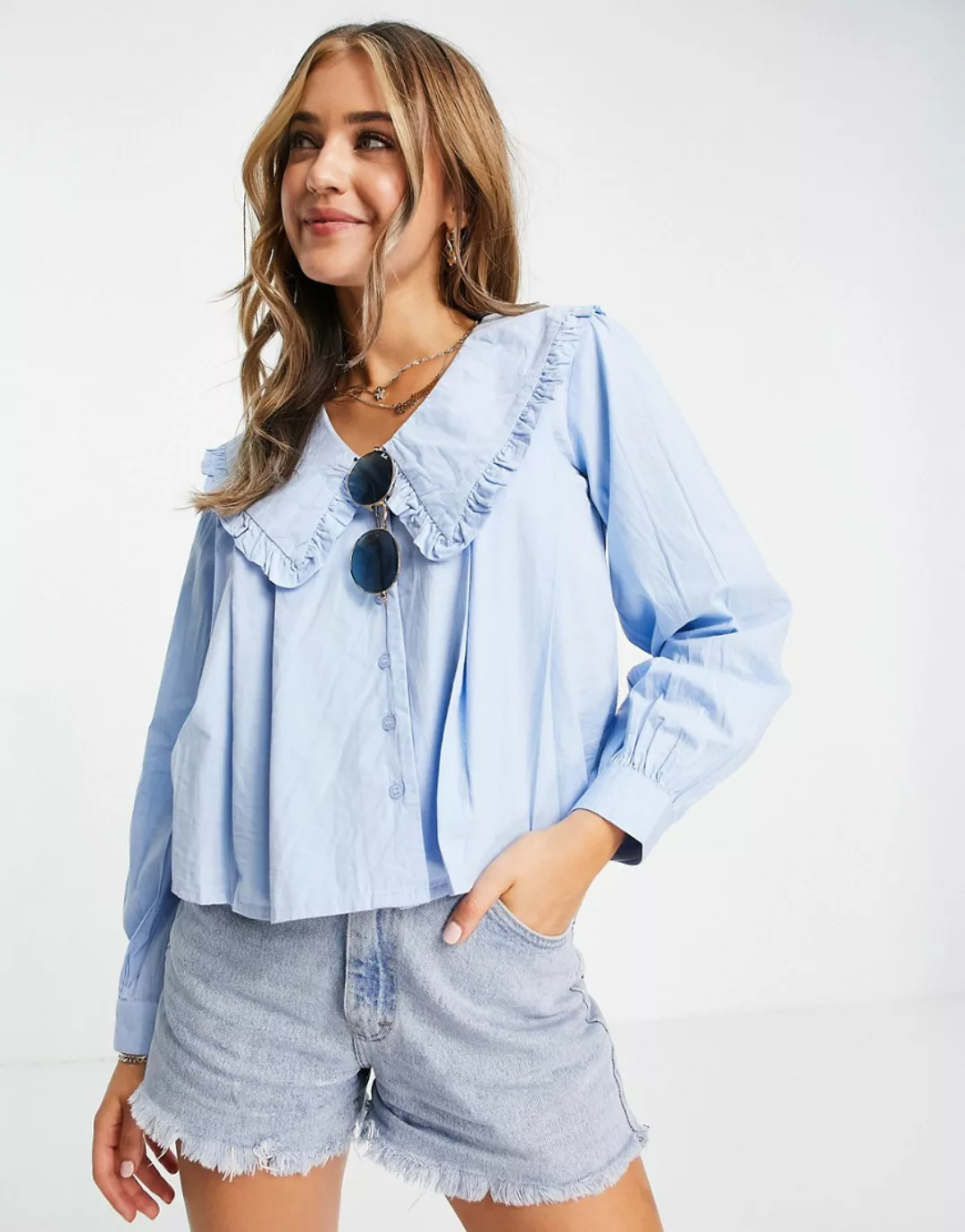 Influence – Plissierte Bluse aus Baumwoll-Popeline in Blau mit Oversize-Kra günstig online kaufen