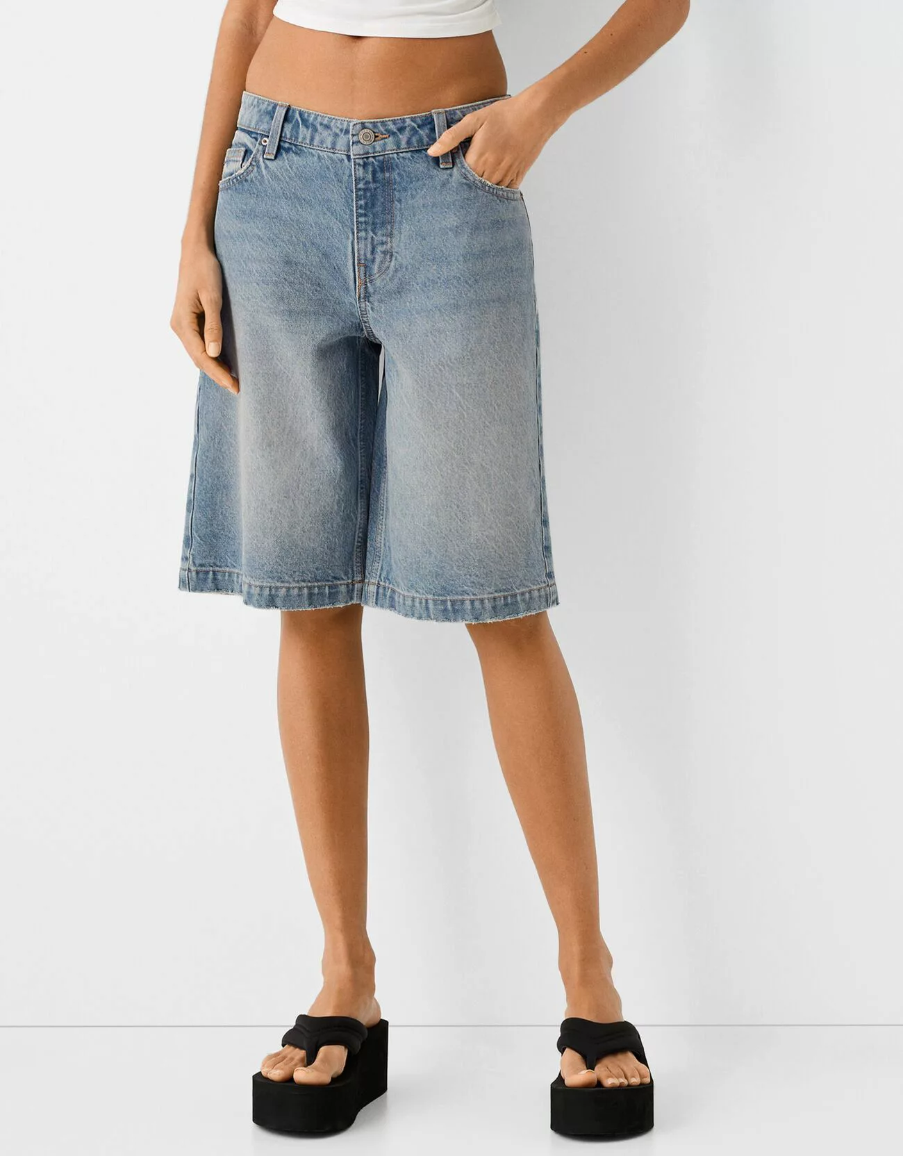 Bershka Jeans-Bermudashorts Im Baggy-Stil Damen 40 Ausgewaschenes Blau günstig online kaufen