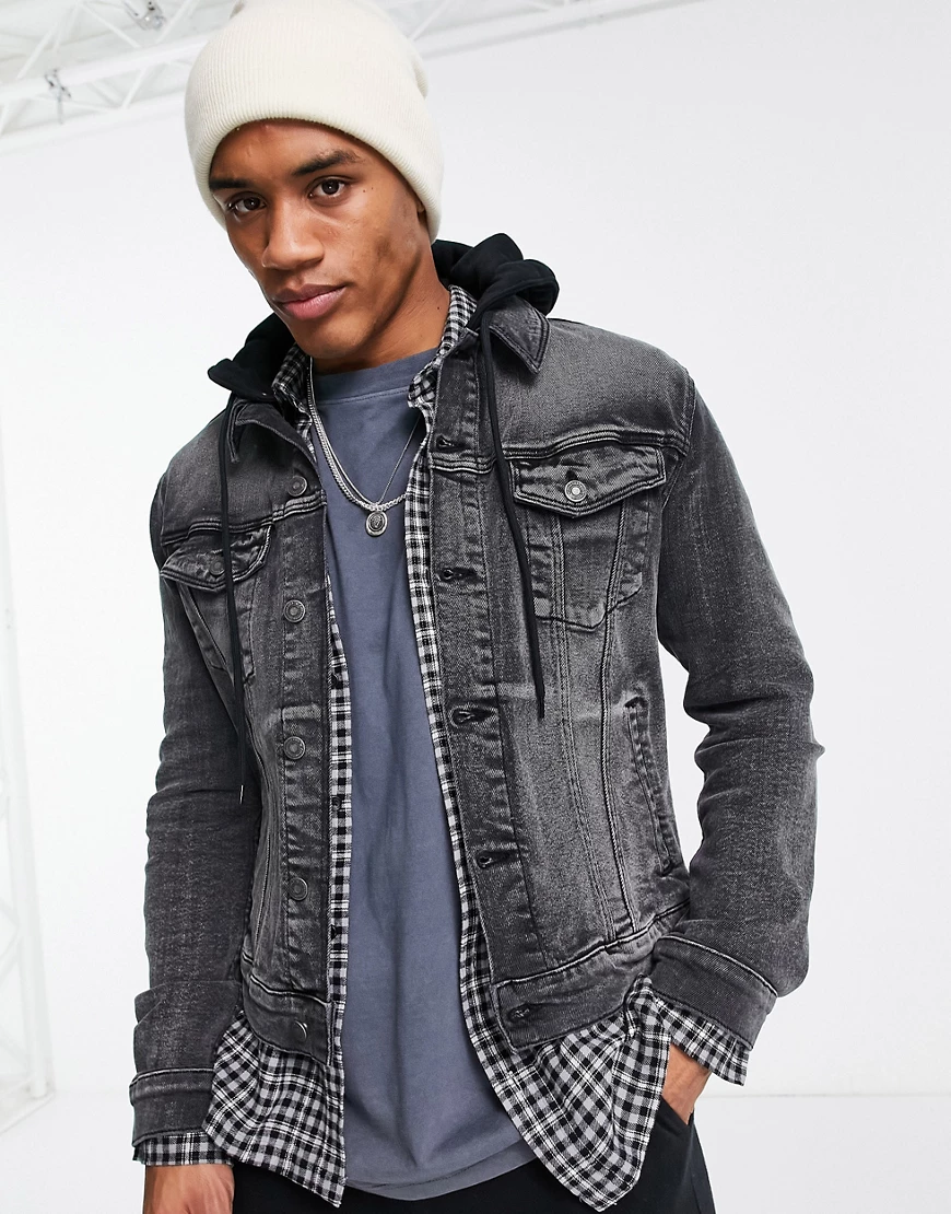 ASOS DESIGN – Jeansjacke in verwaschenem Schwarz mit abnehmbarer Jersey-Kap günstig online kaufen