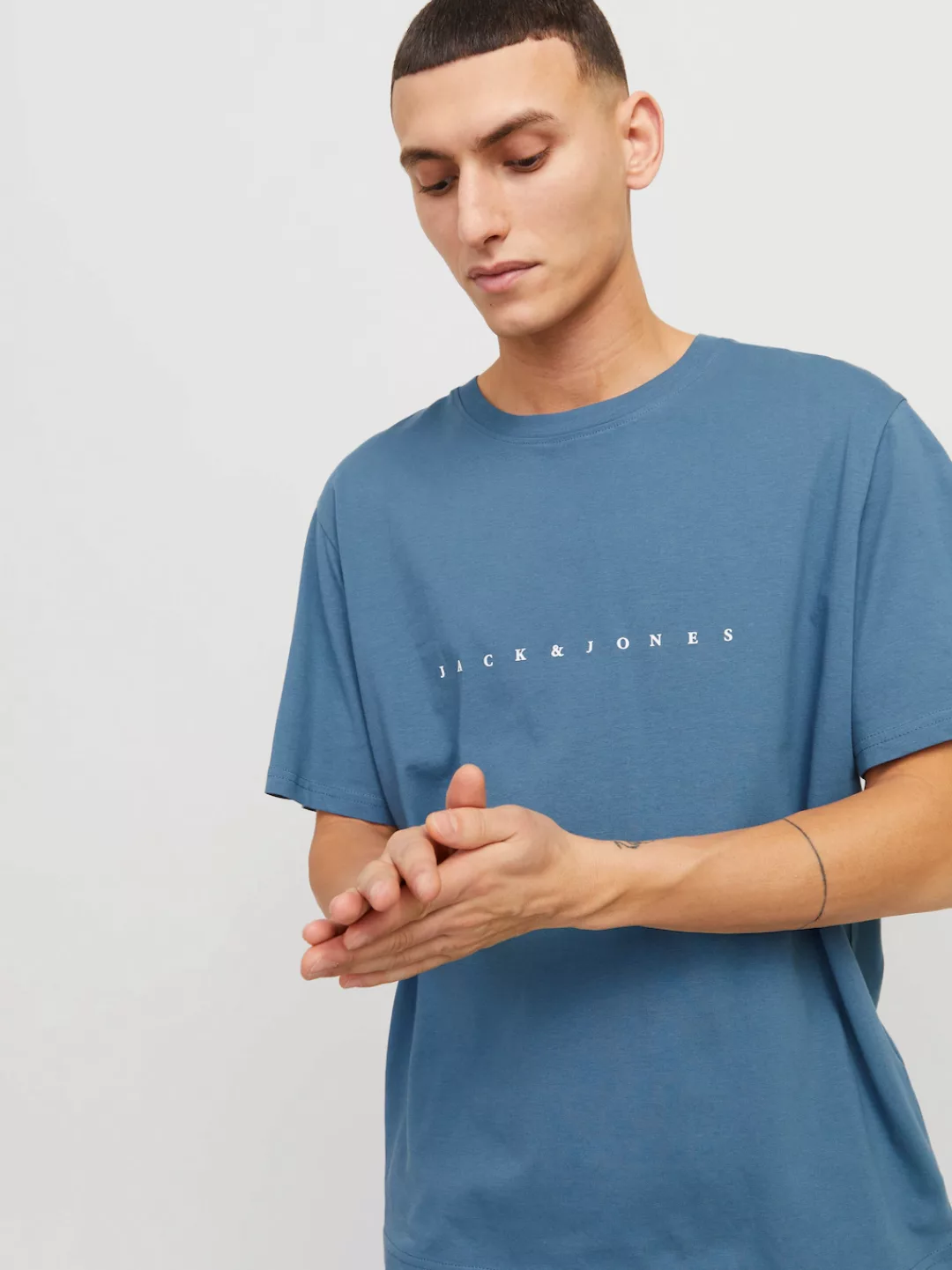 Jack & Jones Rundhalsshirt "JJESTAR JJ TEE SS NOOS", mit Logo Schriftzug günstig online kaufen