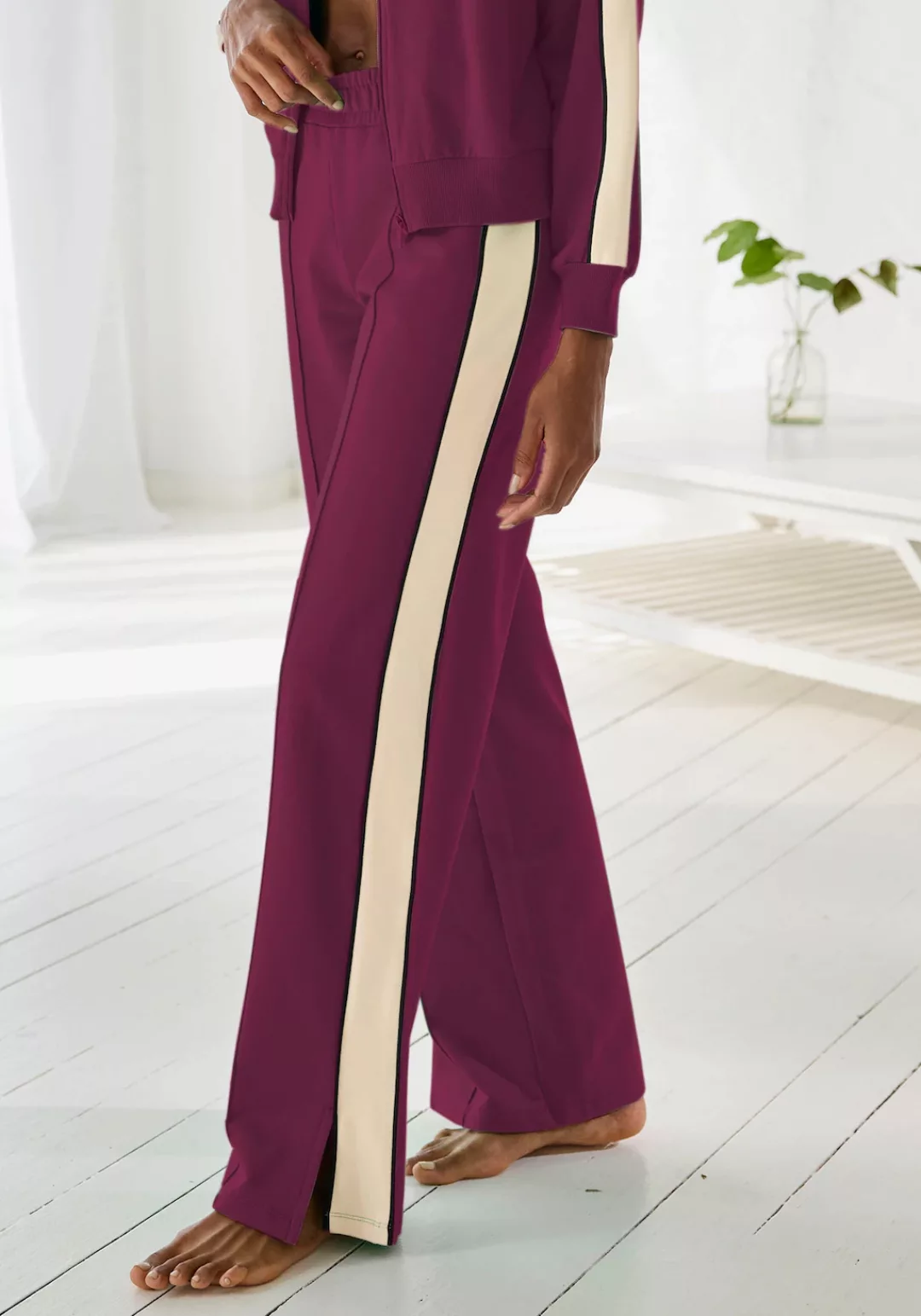 s.Oliver Sweathose "Loungehose / Relaxhose /Homewearhose", mit Kontraststre günstig online kaufen