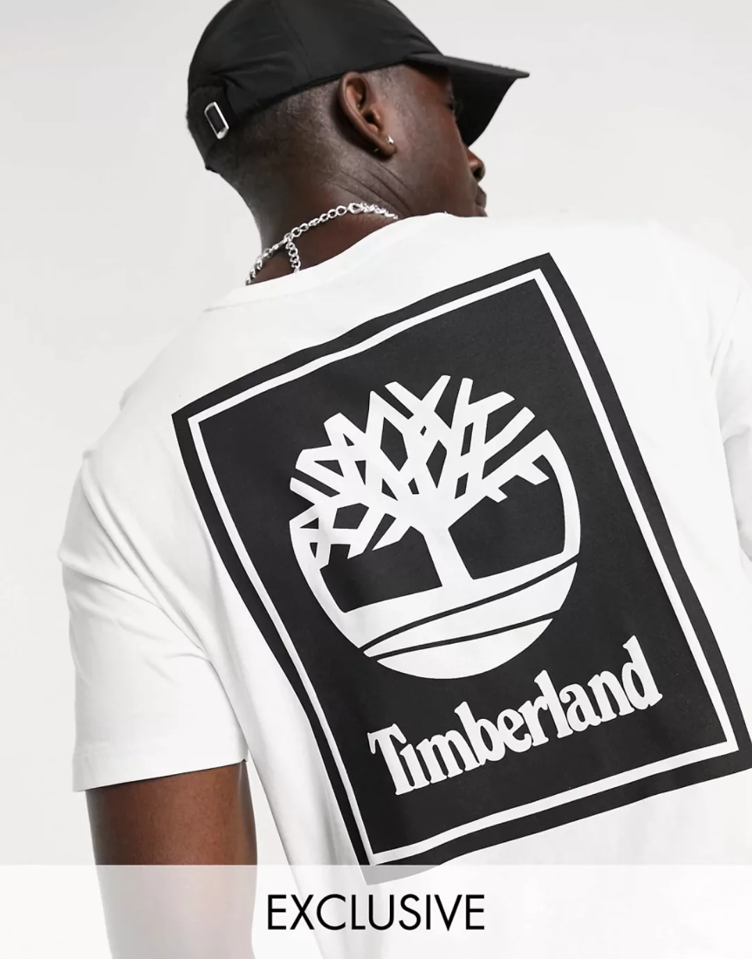 Timberland – Stack – T-Shirt in Weiß/Schwarz mit Rückenprint, exklusiv bei günstig online kaufen