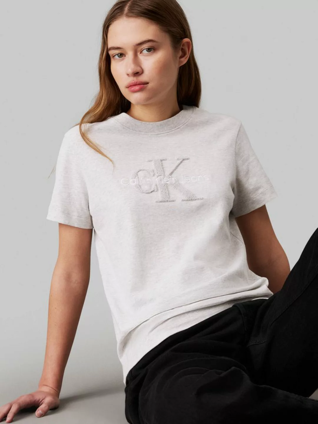 Calvin Klein Jeans T-Shirt CHENILLE MONOLOGO REGULAR TEE mit Logostickerei günstig online kaufen