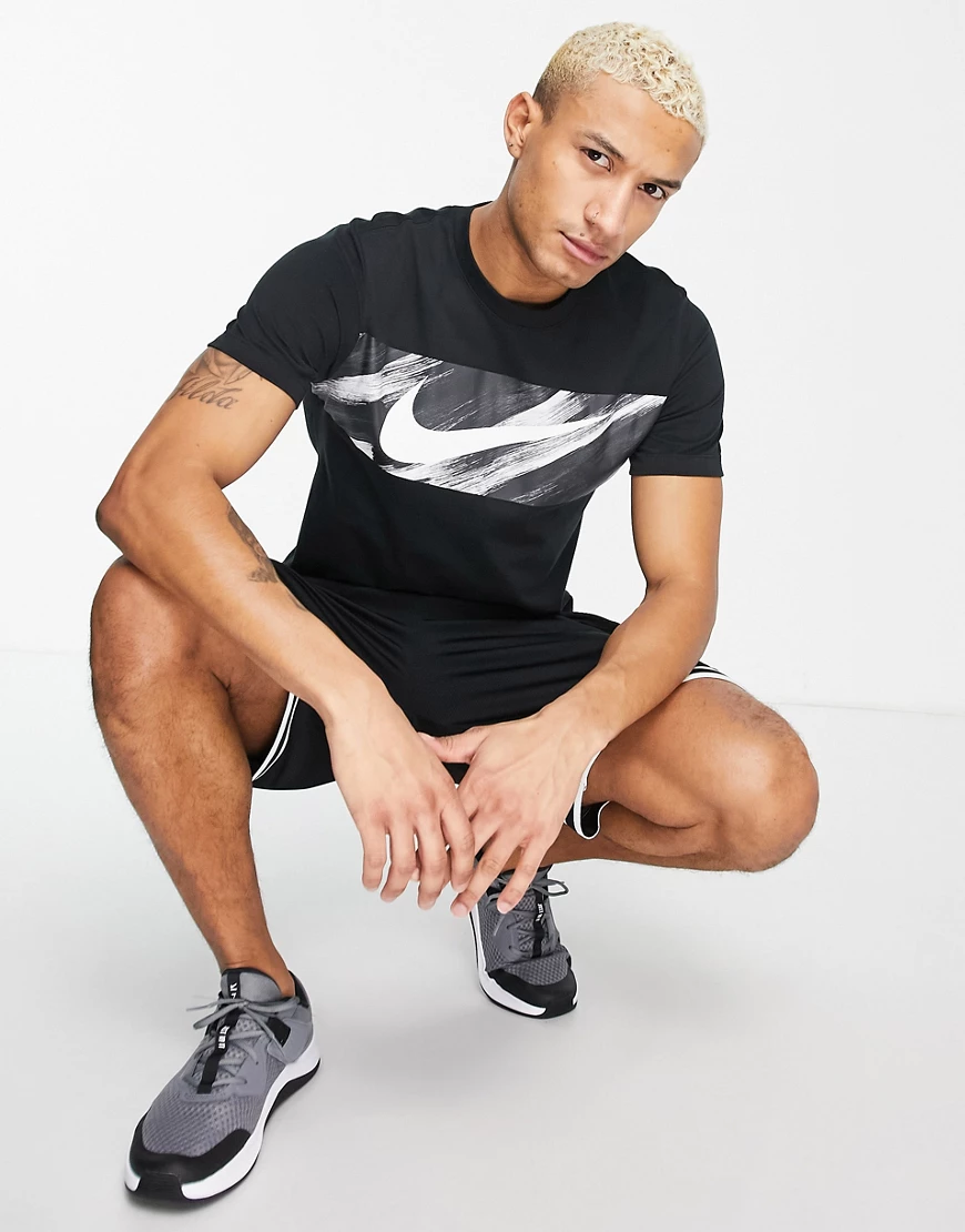 Nike Training – Sport Clash – T-Shirt in Schwarz mit Grafikprint günstig online kaufen