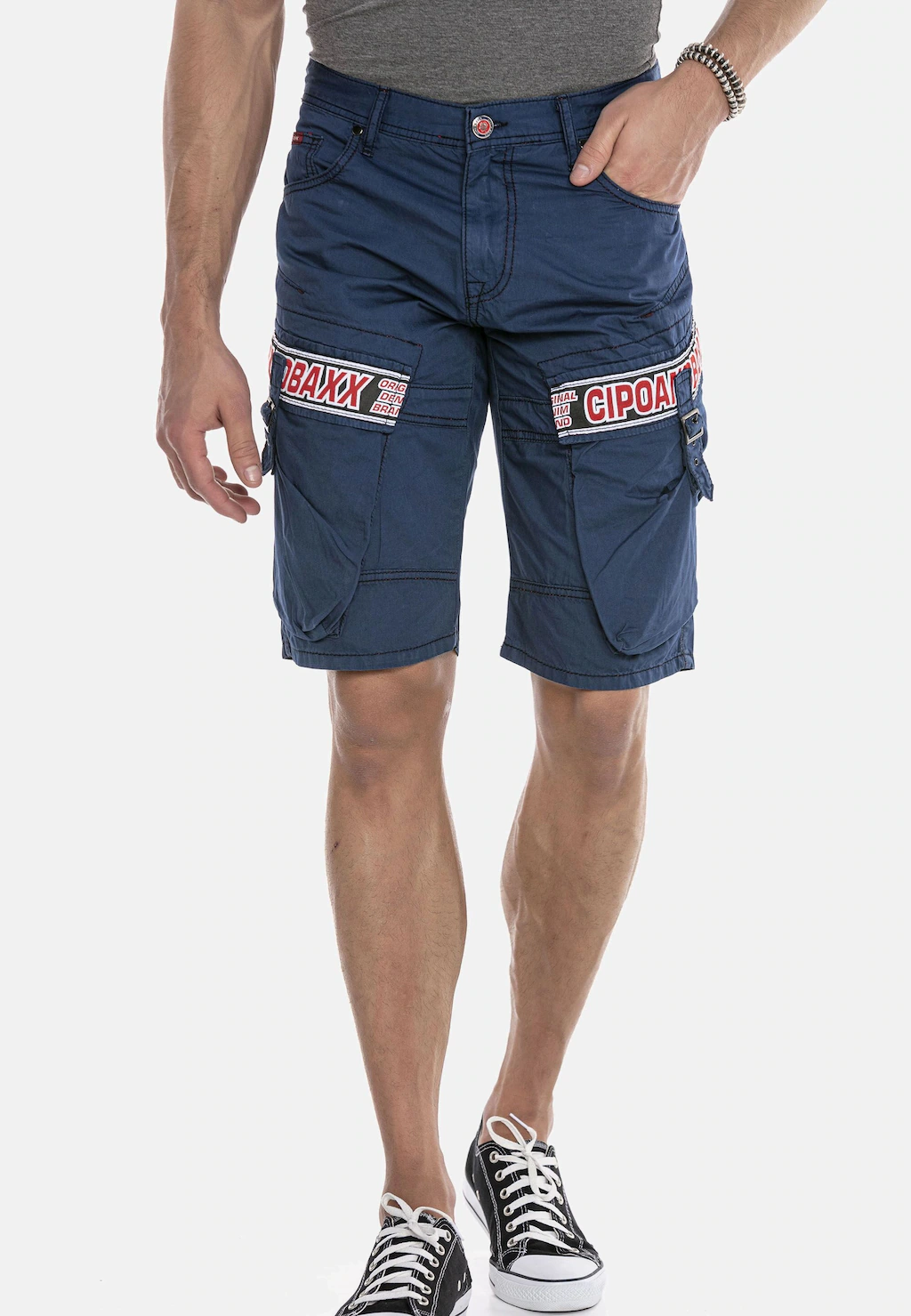 Cipo & Baxx Jeansbermudas "Capri-Shorts", mit angesagtem Label-Patch auf de günstig online kaufen