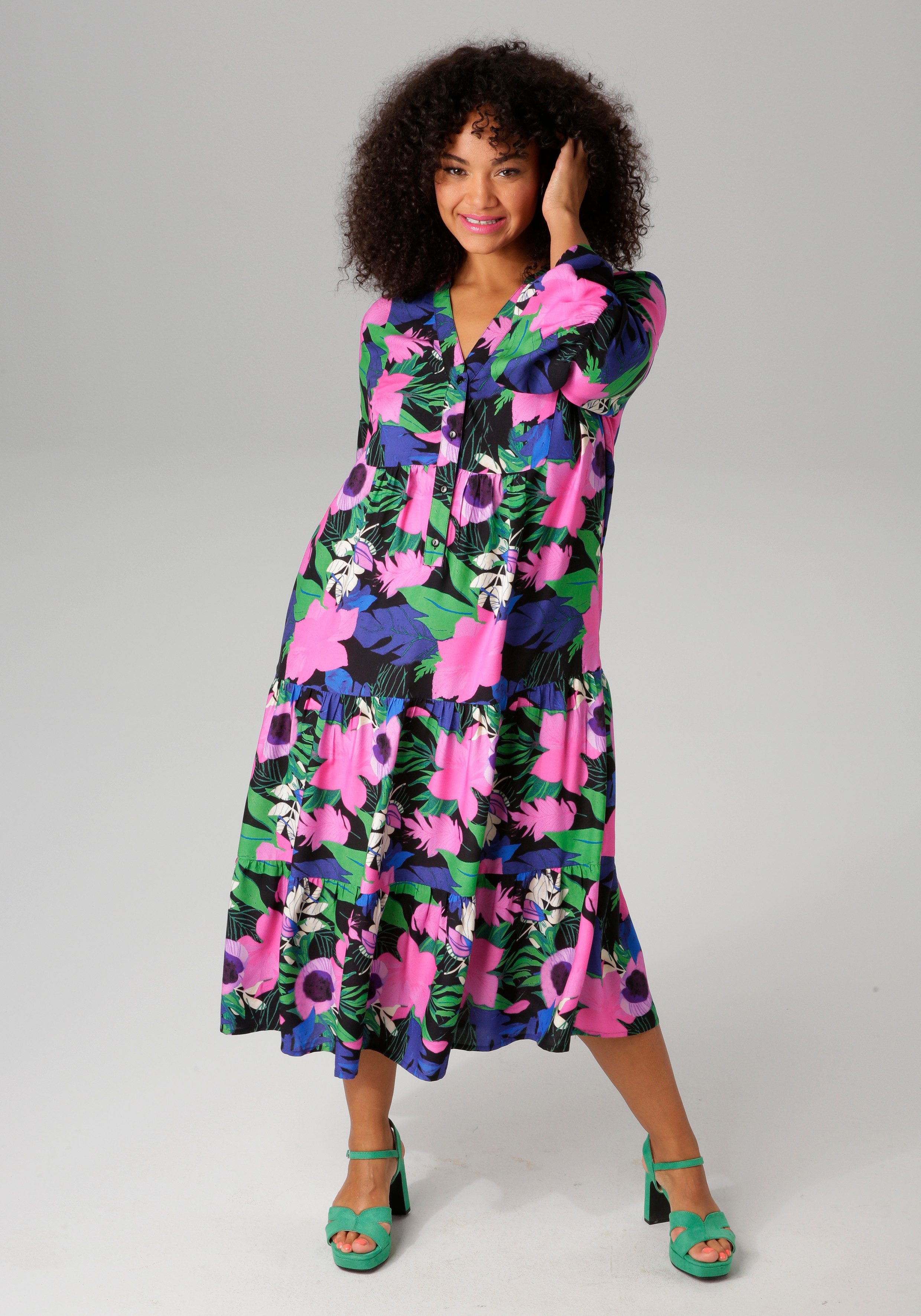 Aniston PLUS Midikleid, mit farbenfrohem, großflächigem Blumendruck günstig online kaufen
