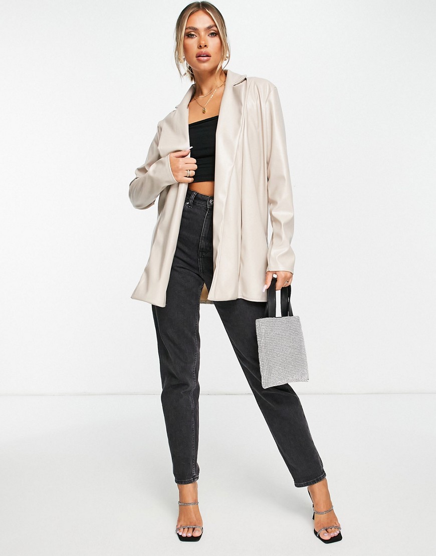 I Saw It First – Lang geschnittener Blazer aus Kunstleder in Stein-Neutral günstig online kaufen