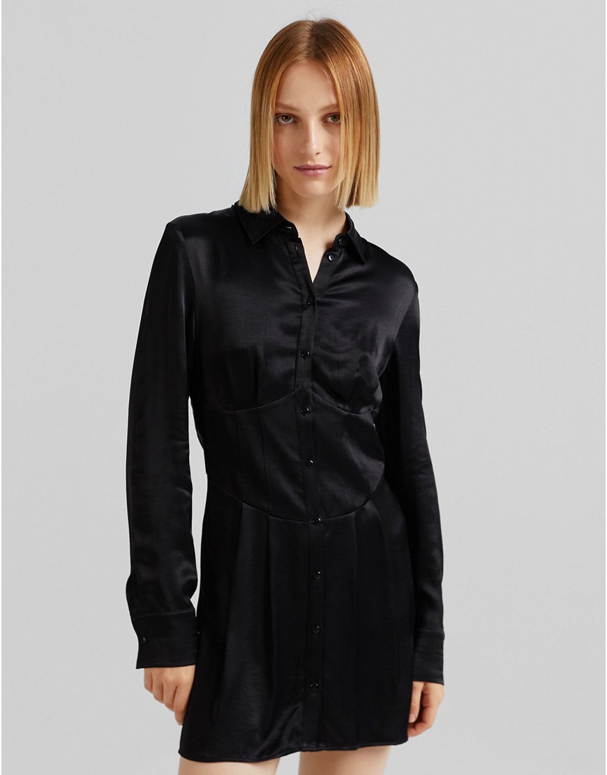 Bershka – Hemdkleid mit Korsettoberteil aus Satin in Schwarz günstig online kaufen