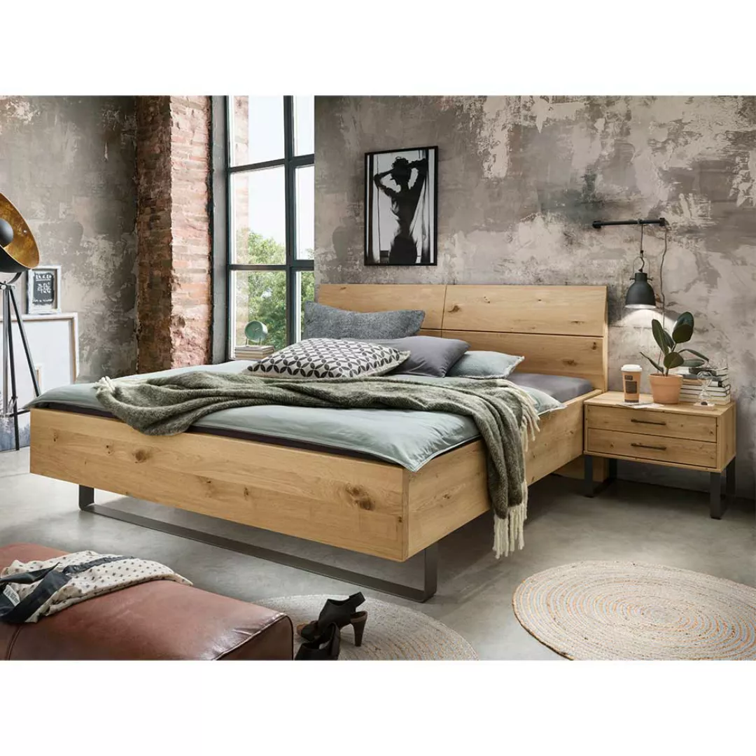 Industriestil Doppelbett in Wildeiche Bianco Wange und Bügelgestell günstig online kaufen