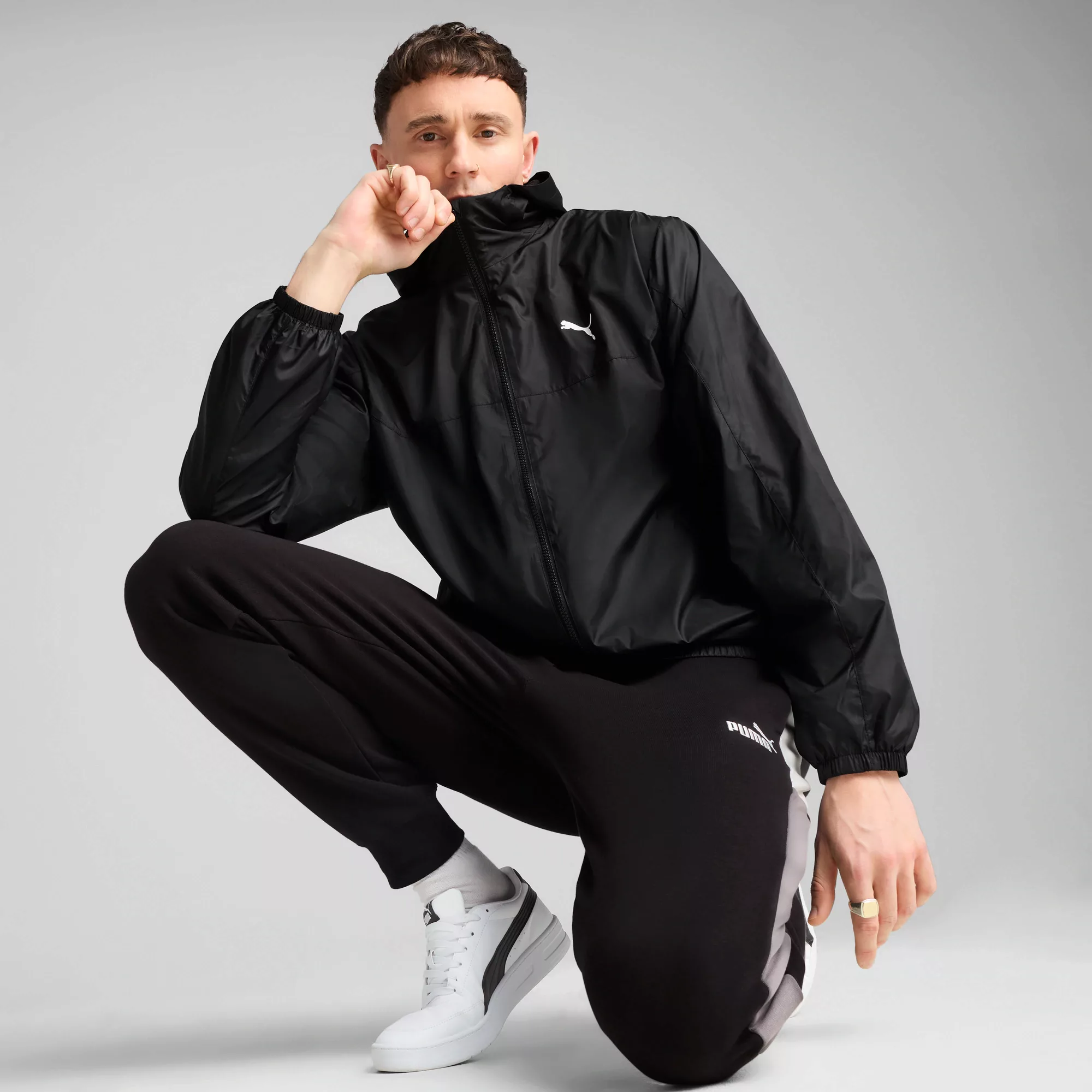 PUMA Windbreaker "ESS REGULAR WINDBREAKER", mit Kapuze günstig online kaufen