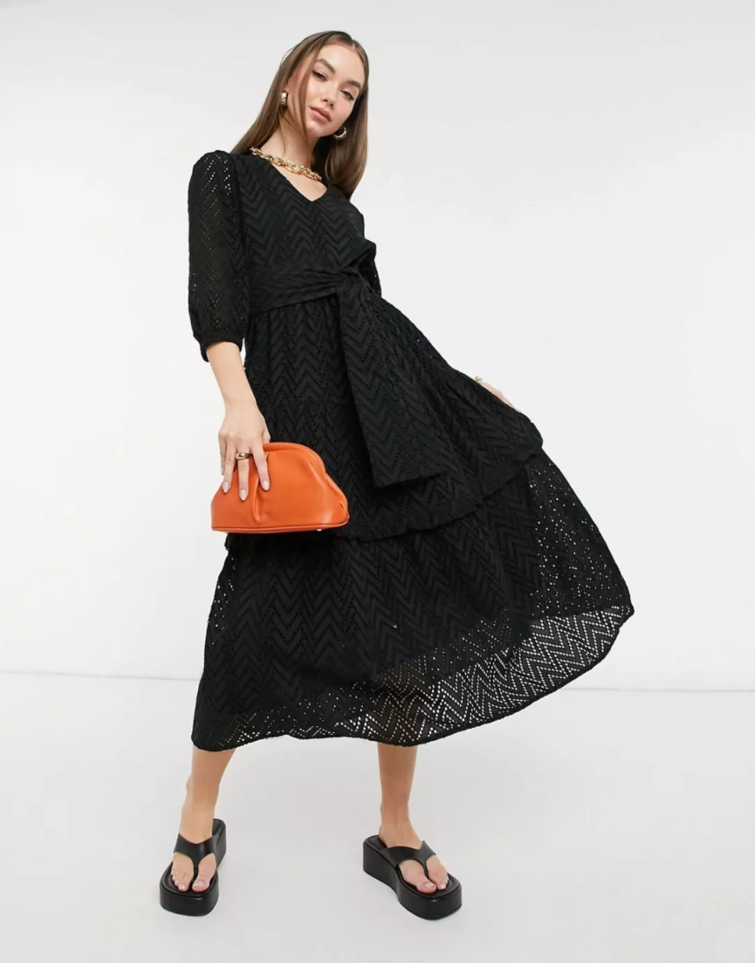 Selected Femme – Midikleid aus Bio-Baumwolle in Schwarz aus Chevron mit Loc günstig online kaufen