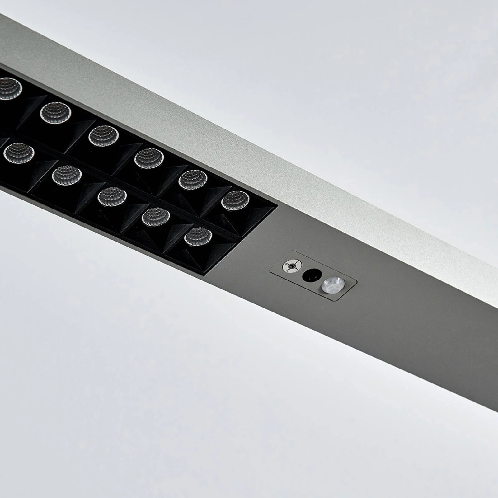 LED-Büro-Stehlampe Jolinda Sensor, Dimmer, silber günstig online kaufen