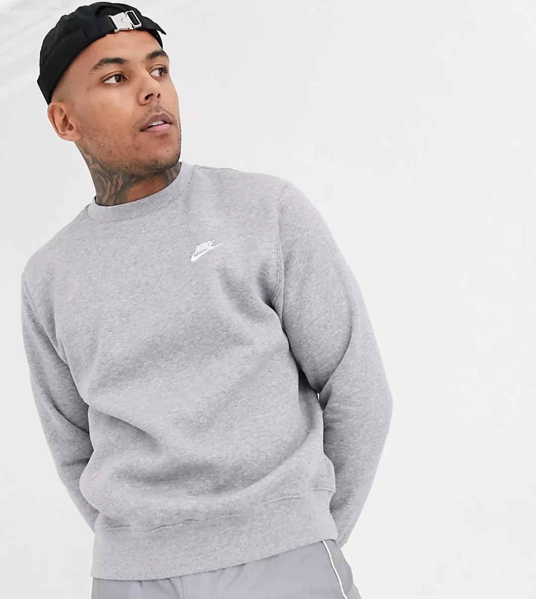 Nike Tall – Club – Sweatshirt mit Rundhalsausschnitt in Grau günstig online kaufen