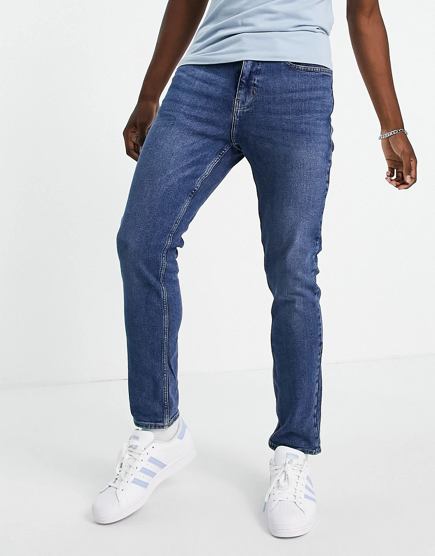 New Look – Schmal geschnittene Jeans in Mittelblau günstig online kaufen